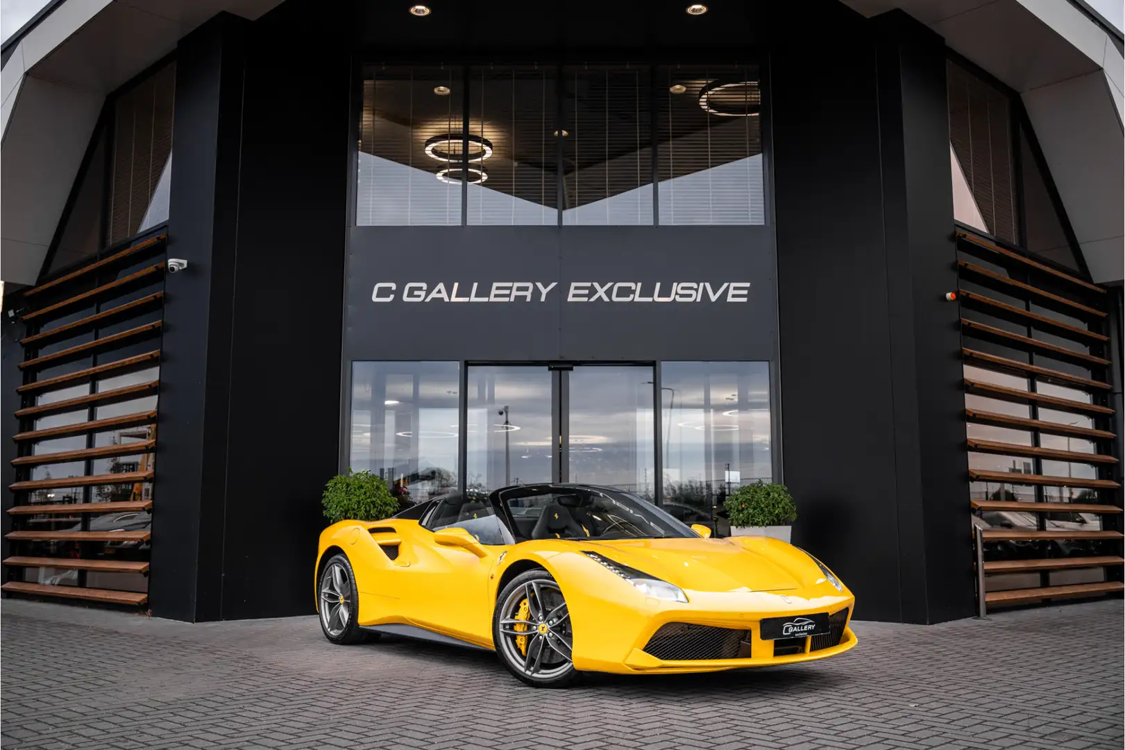 Ferrari 488 3.9 Spider HELE - Giallo Modena | Racing Seats | C Jaune - 1