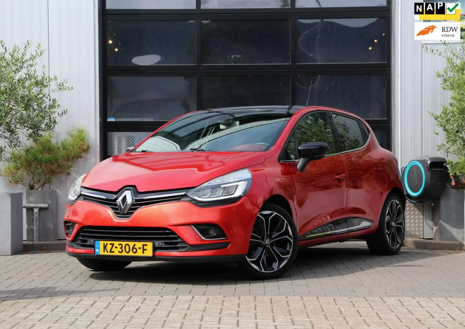 Renault Clio 1.2 TCe Intens - BOSE - LEDER - NAVI - AUT INPARKE Rot - 1