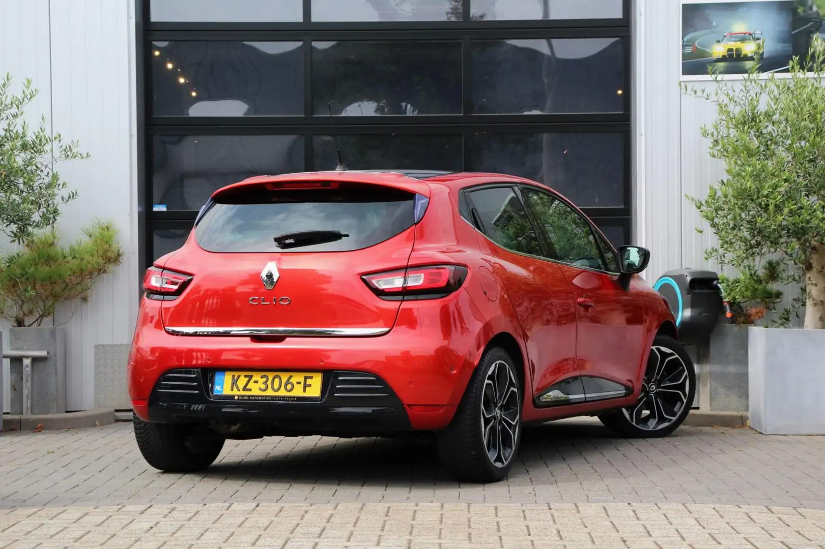 Renault Clio 1.2 TCe Intens - BOSE - LEDER - NAVI - AUT INPARKE Rot - 2