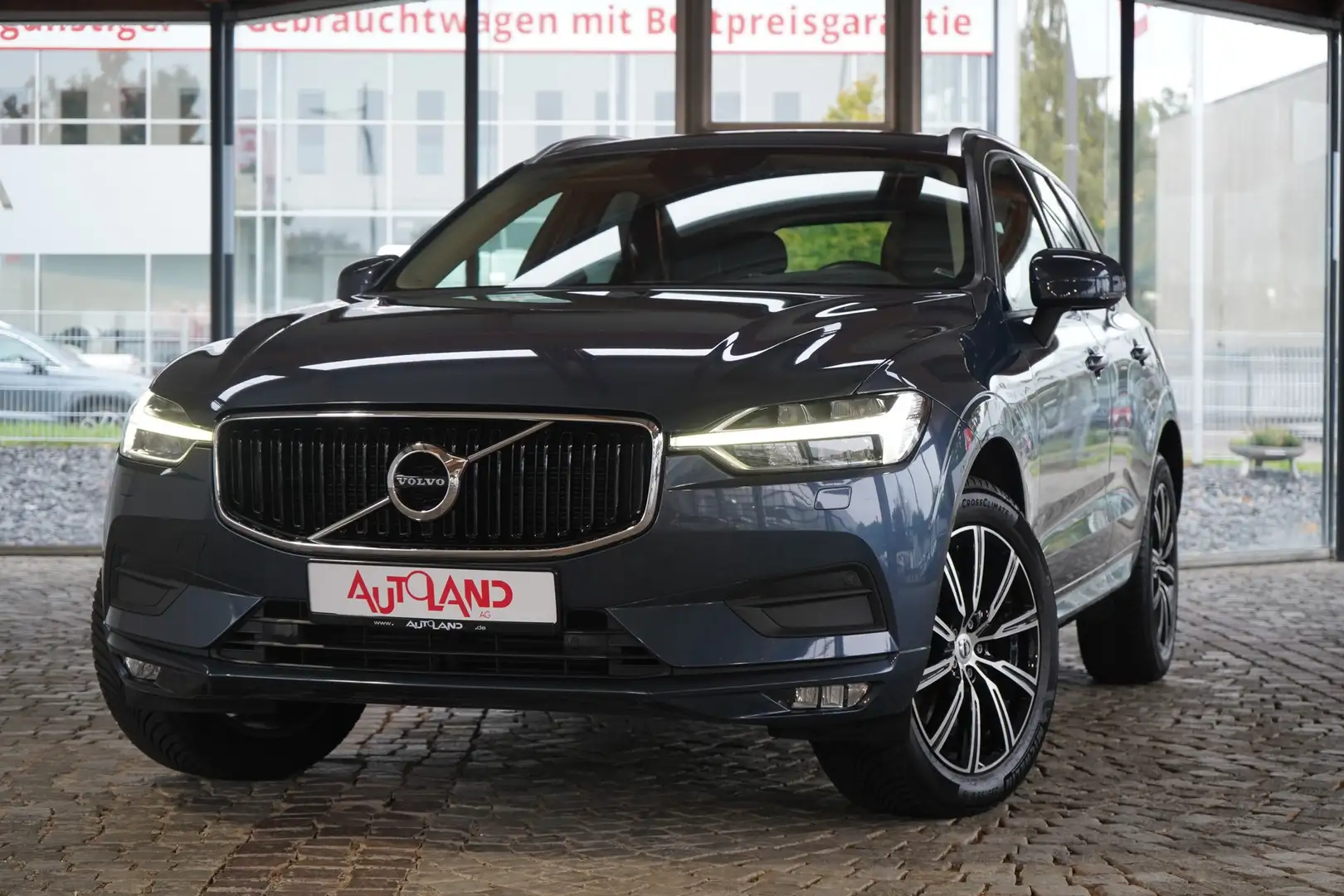 Volvo XC60 2.0 Momentum 2WD LED Navi AHK Sitzheizung Blau - 2