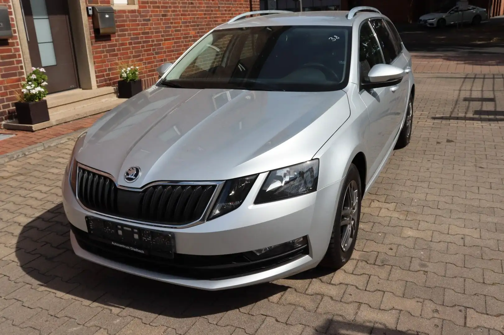 Skoda Octavia Combi Ambition*NAVI*KLIMA* Argent - 1