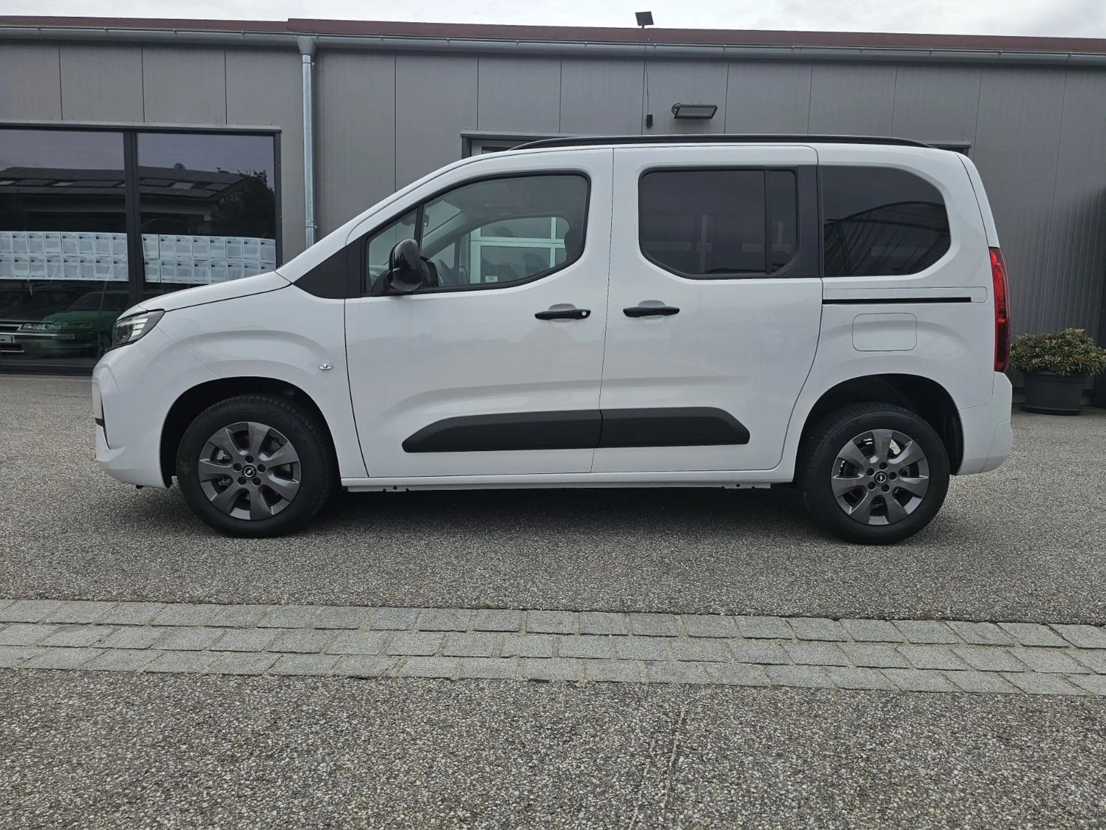 Opel Combo 1.5 Diesel Automatik Edition 5-Sitzer*PKW* — photo 2