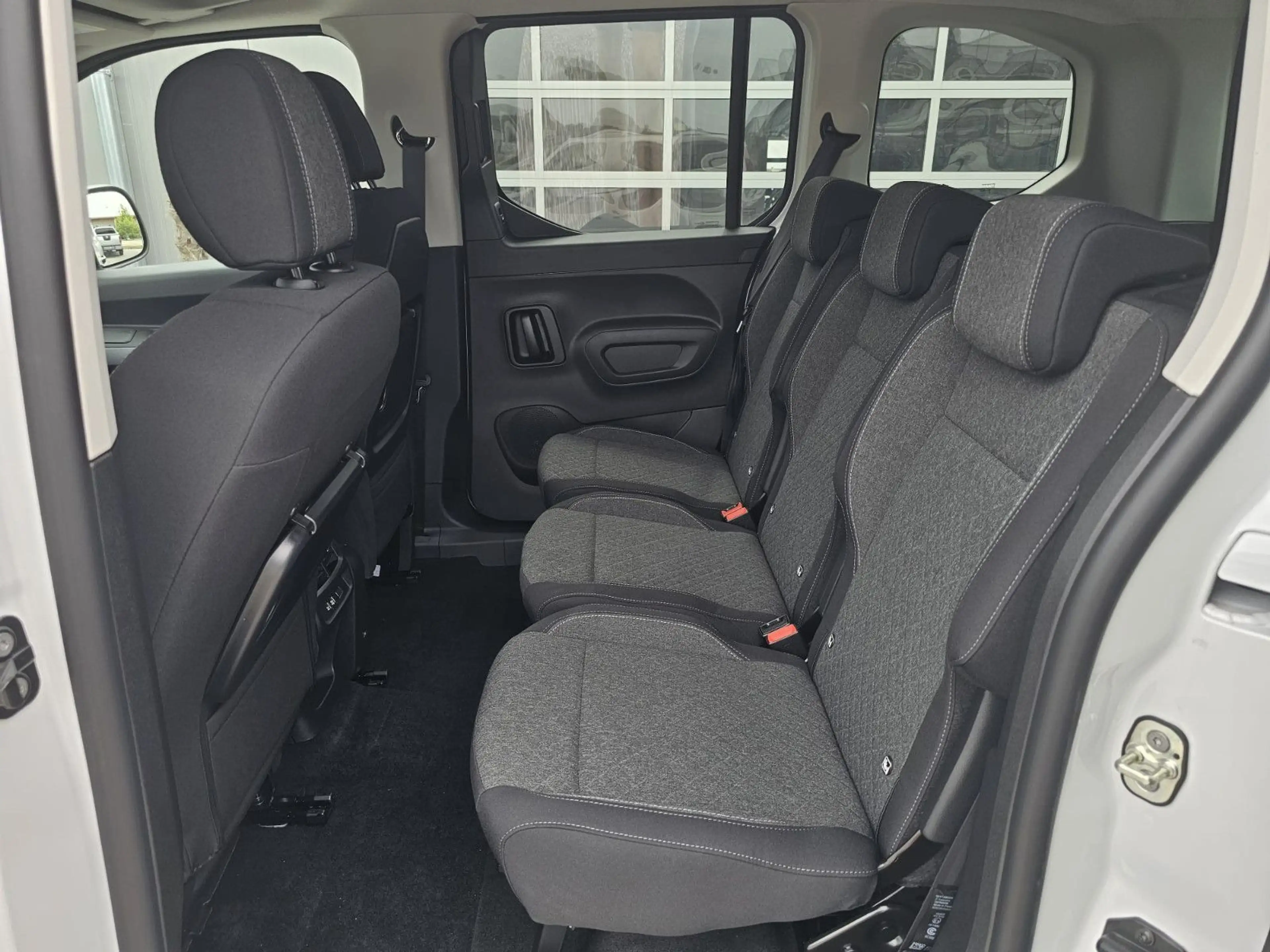 Opel Combo 1.5 Diesel Automatik Edition 5-Sitzer*PKW* — photo 22