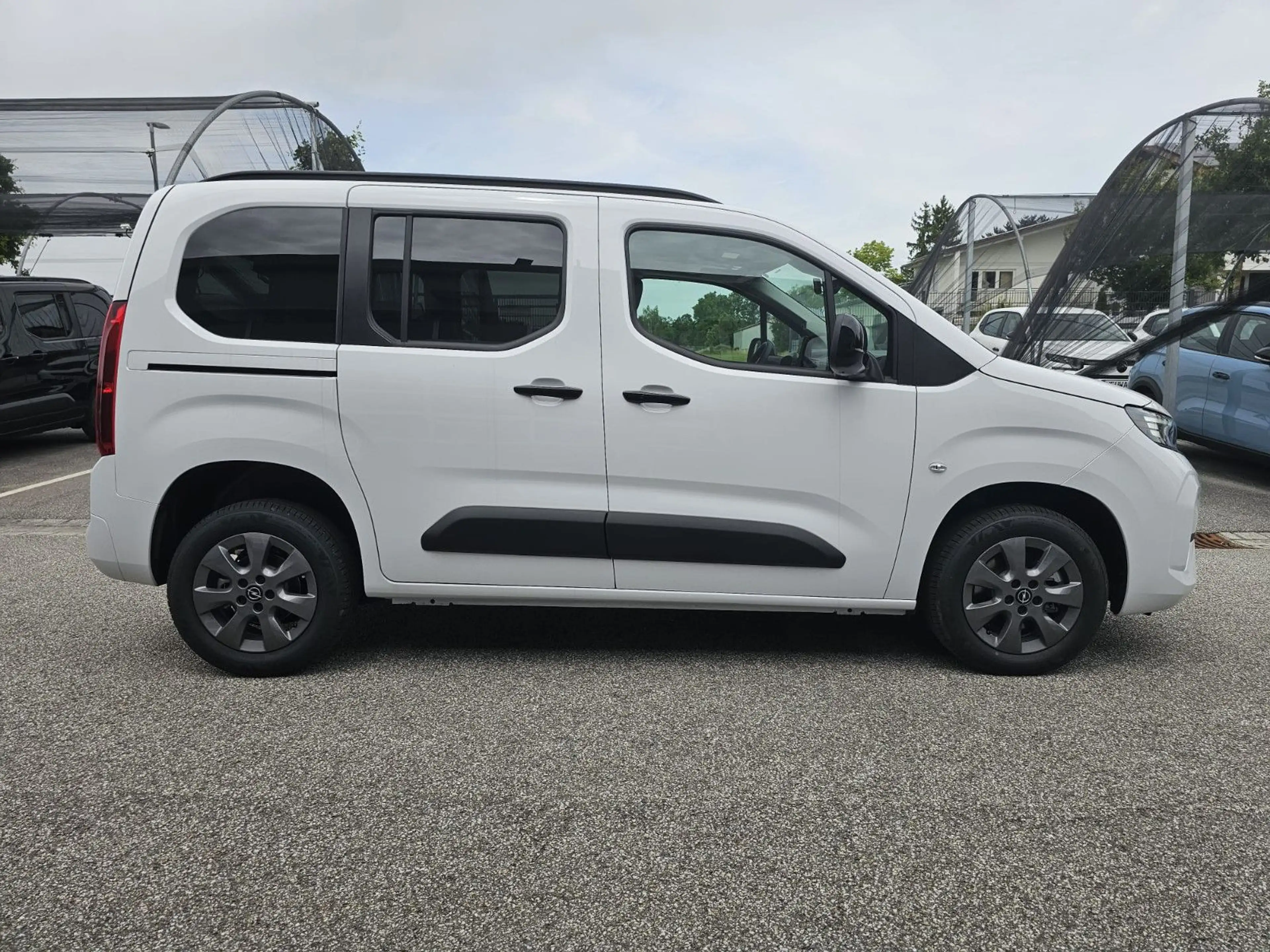Opel Combo 1.5 Diesel Automatik Edition 5-Sitzer*PKW* — photo 4