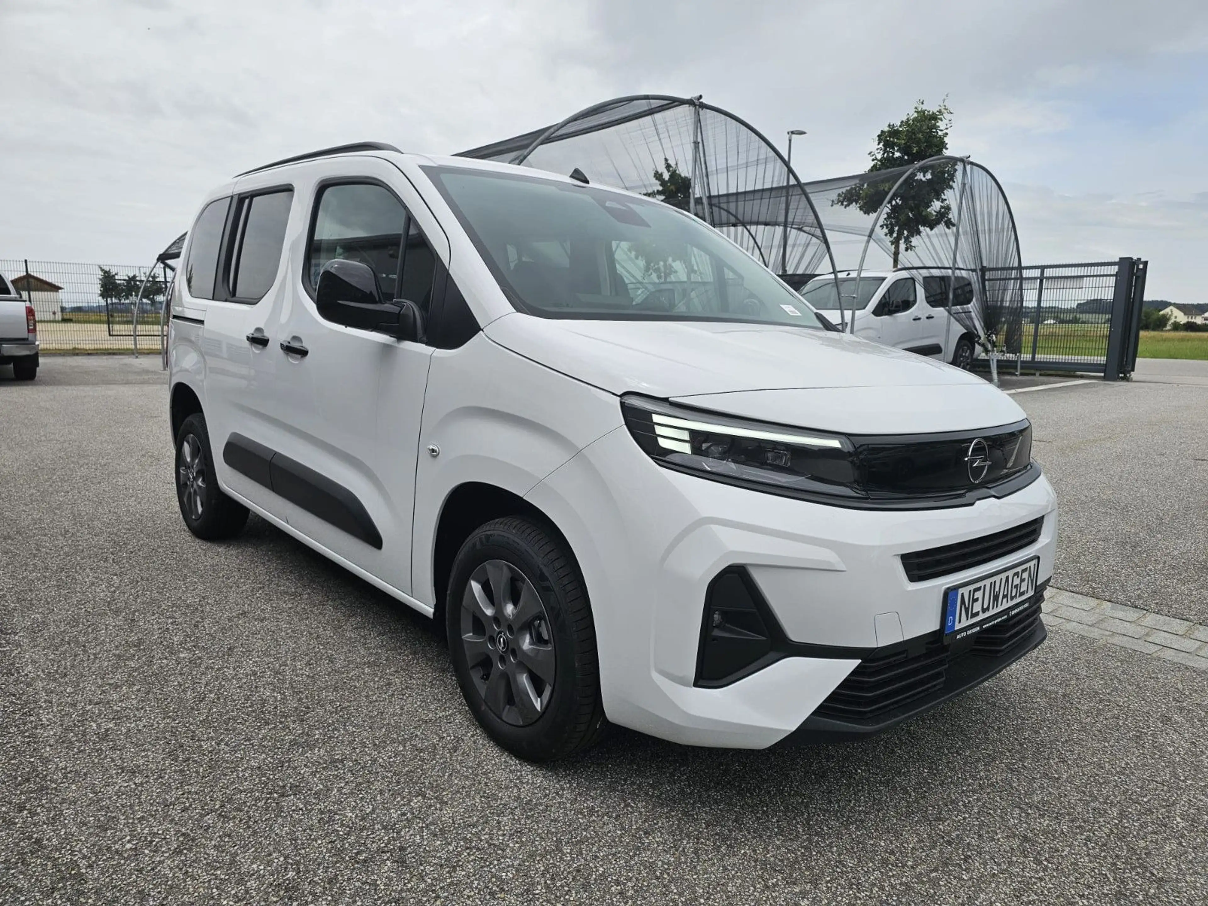 Opel Combo 1.5 Diesel Automatik Edition 5-Sitzer*PKW* — photo 8