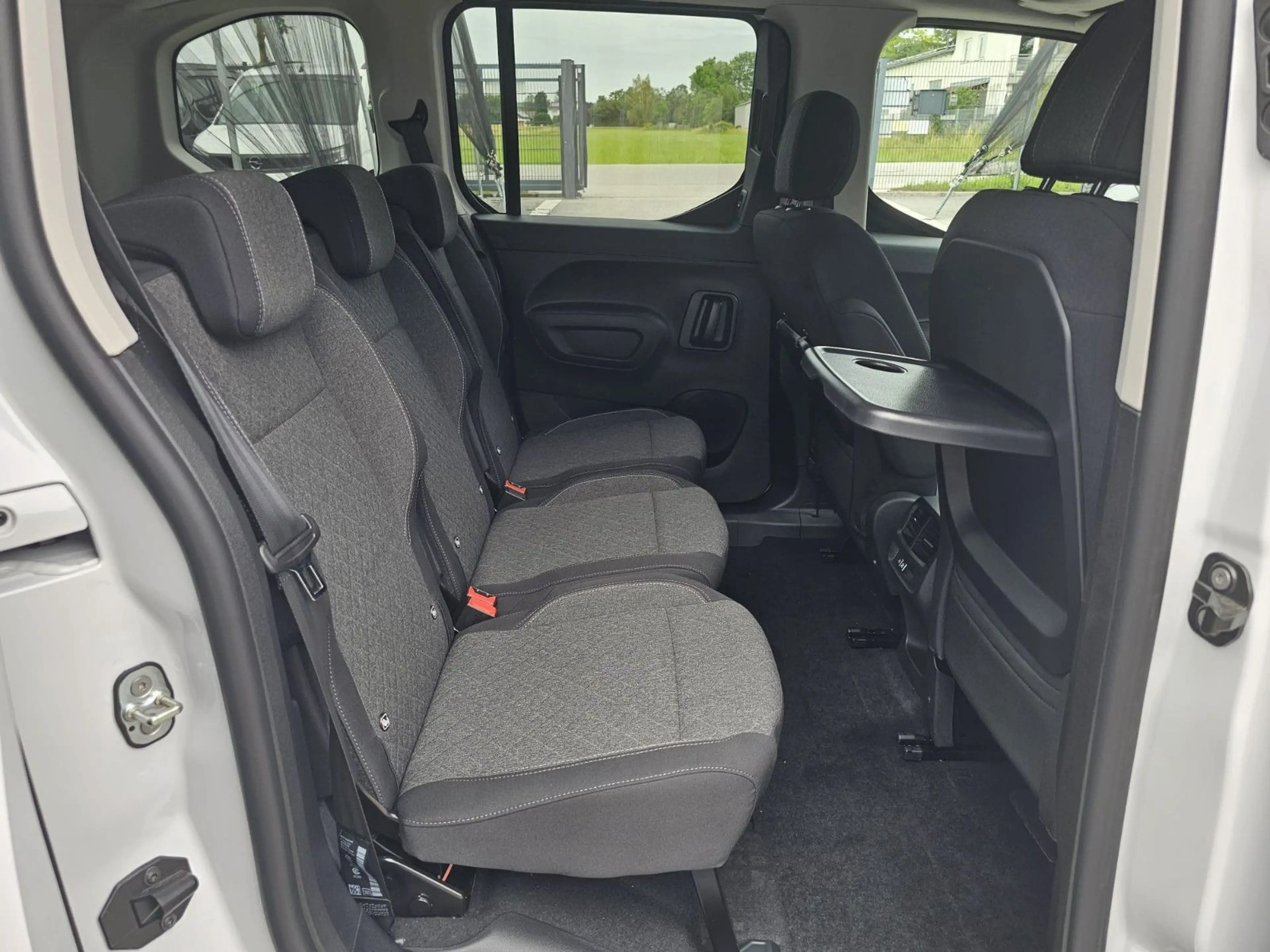 Opel Combo 1.5 Diesel Automatik Edition 5-Sitzer*PKW* — photo 20