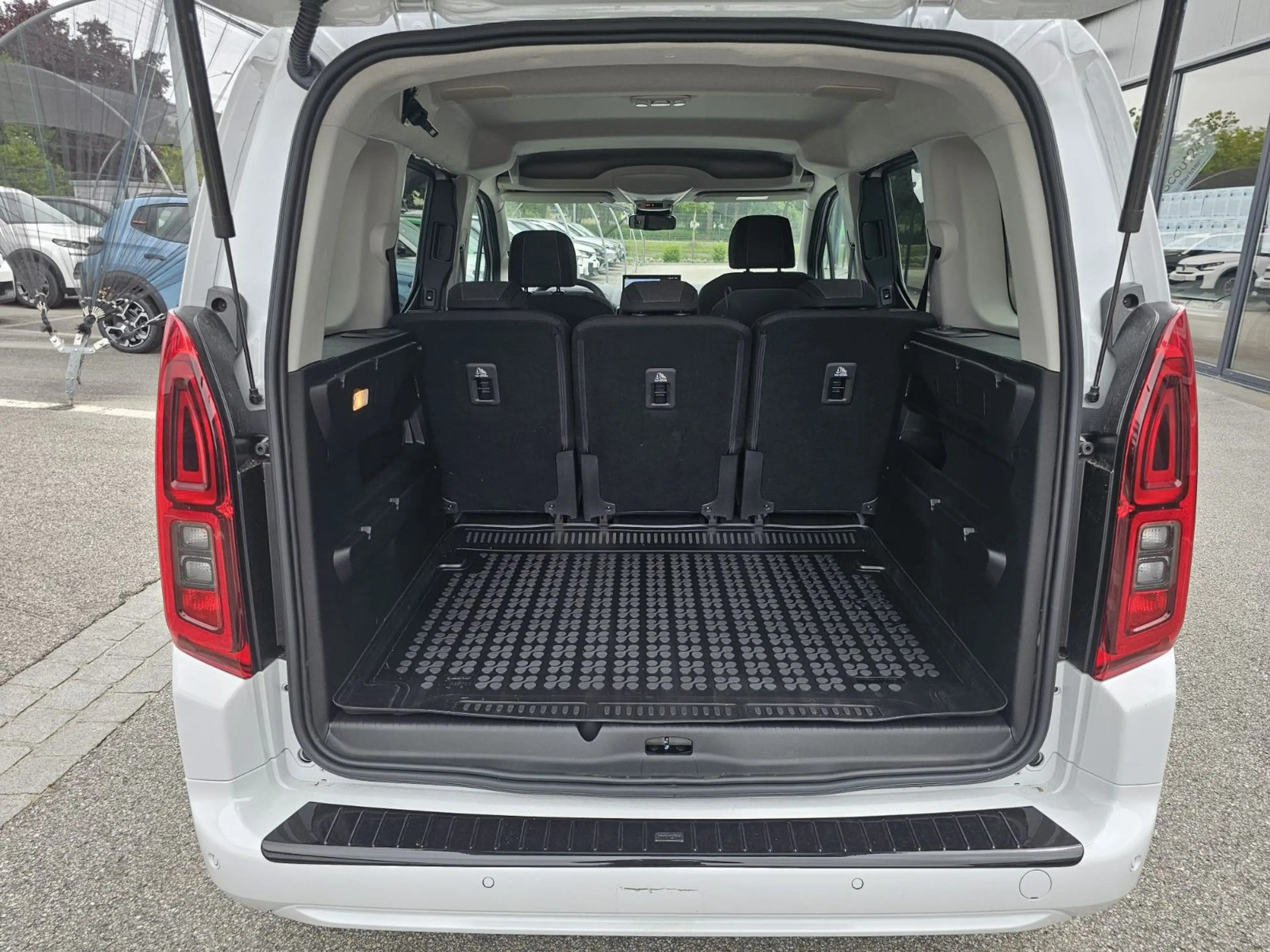 Opel Combo 1.5 Diesel Automatik Edition 5-Sitzer*PKW* — photo 21