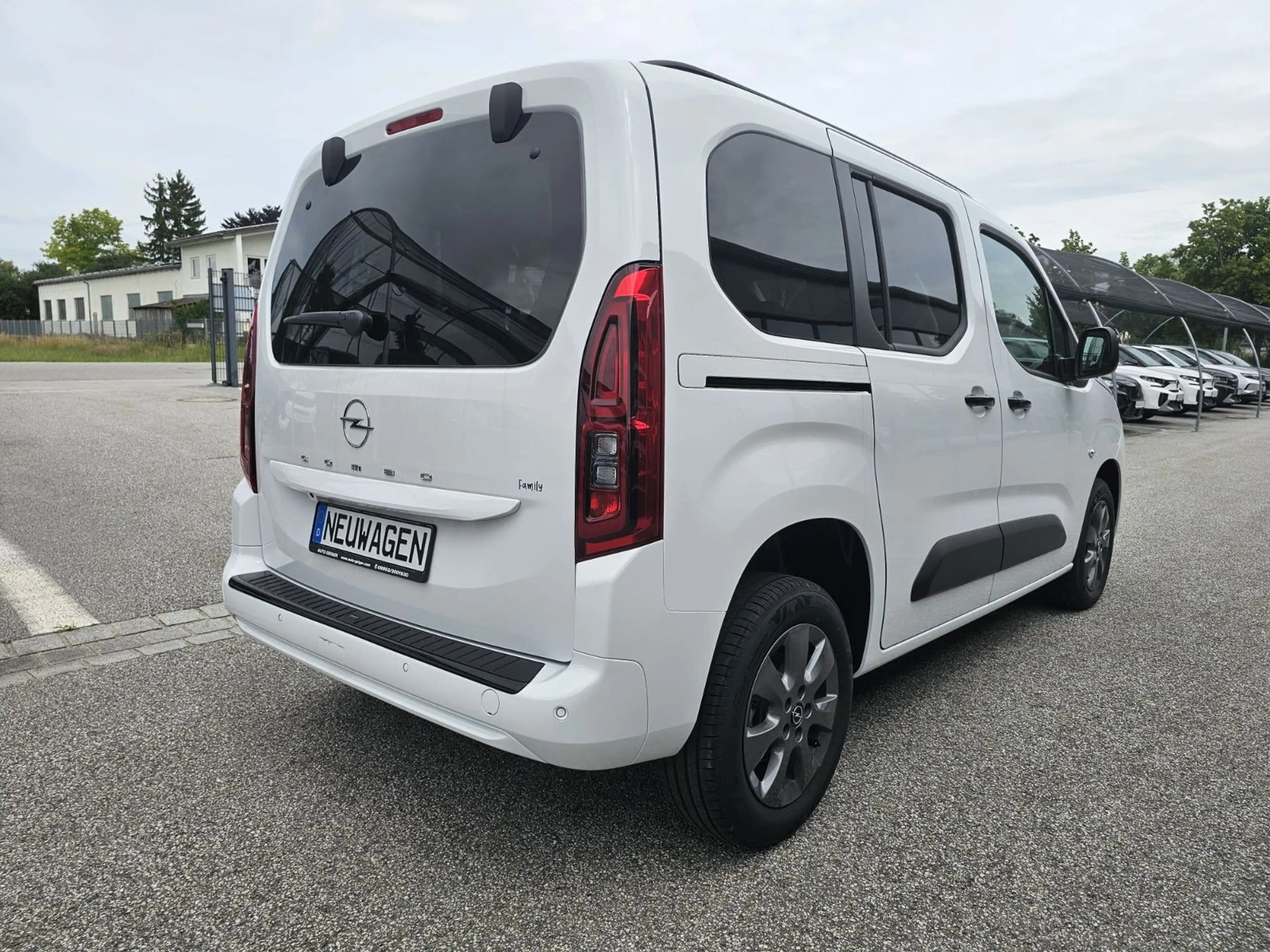 Opel Combo 1.5 Diesel Automatik Edition 5-Sitzer*PKW* — photo 3