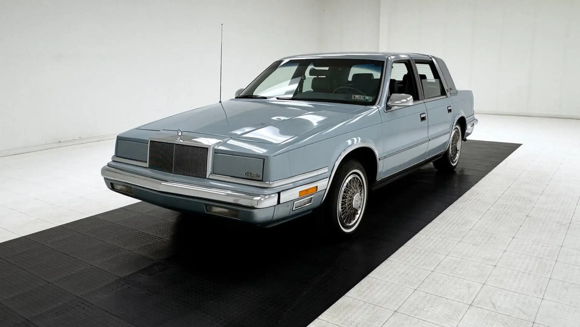 Chrysler New Yorker Mark Cross Landau Sedan Blau - 1