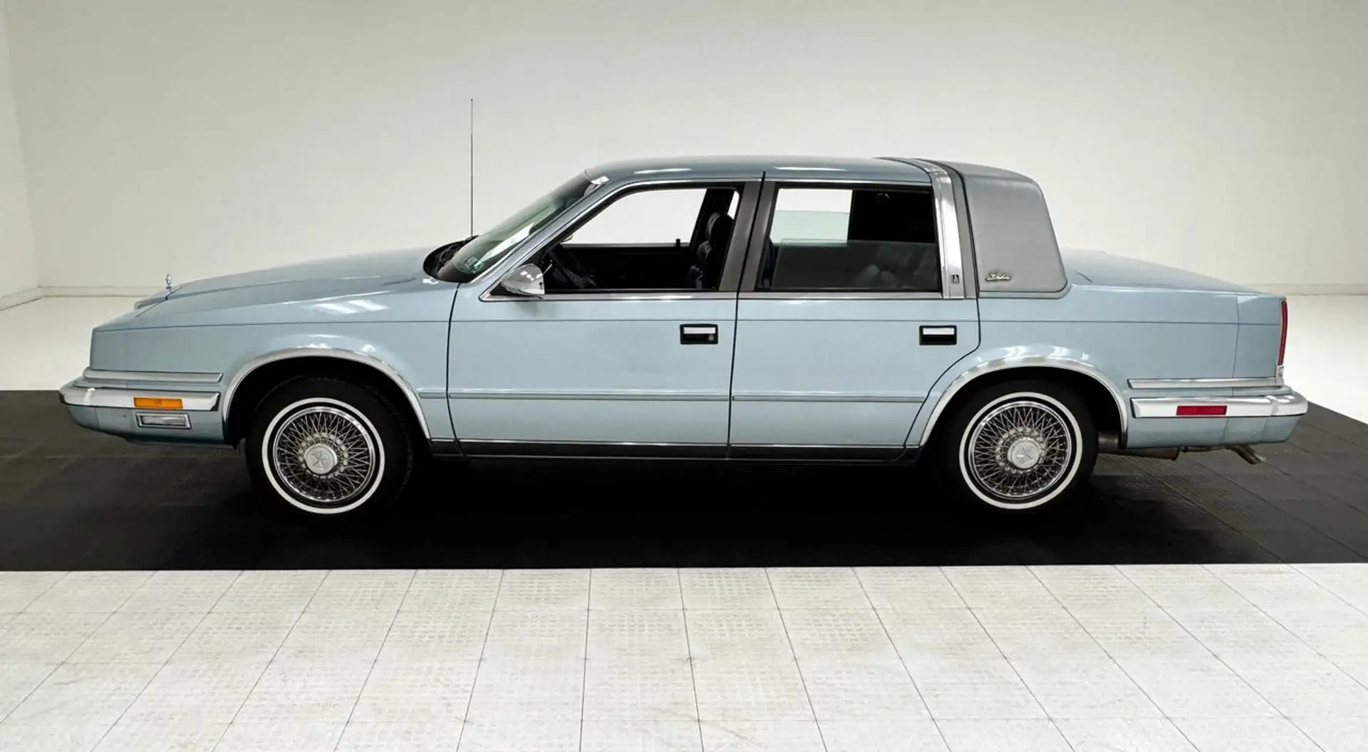 Chrysler New Yorker Mark Cross Landau Sedan Blau - 2
