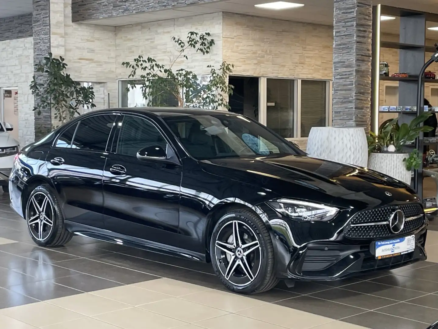 Mercedes-Benz C 300 e AMG-Line Night*R.Cam*Distr.+*Navi*LED* Schwarz - 1