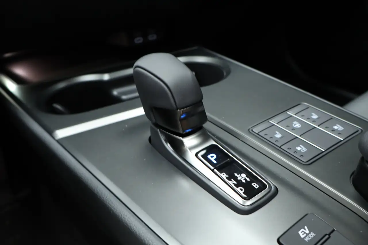 Lexus UX снимка Lexus UX