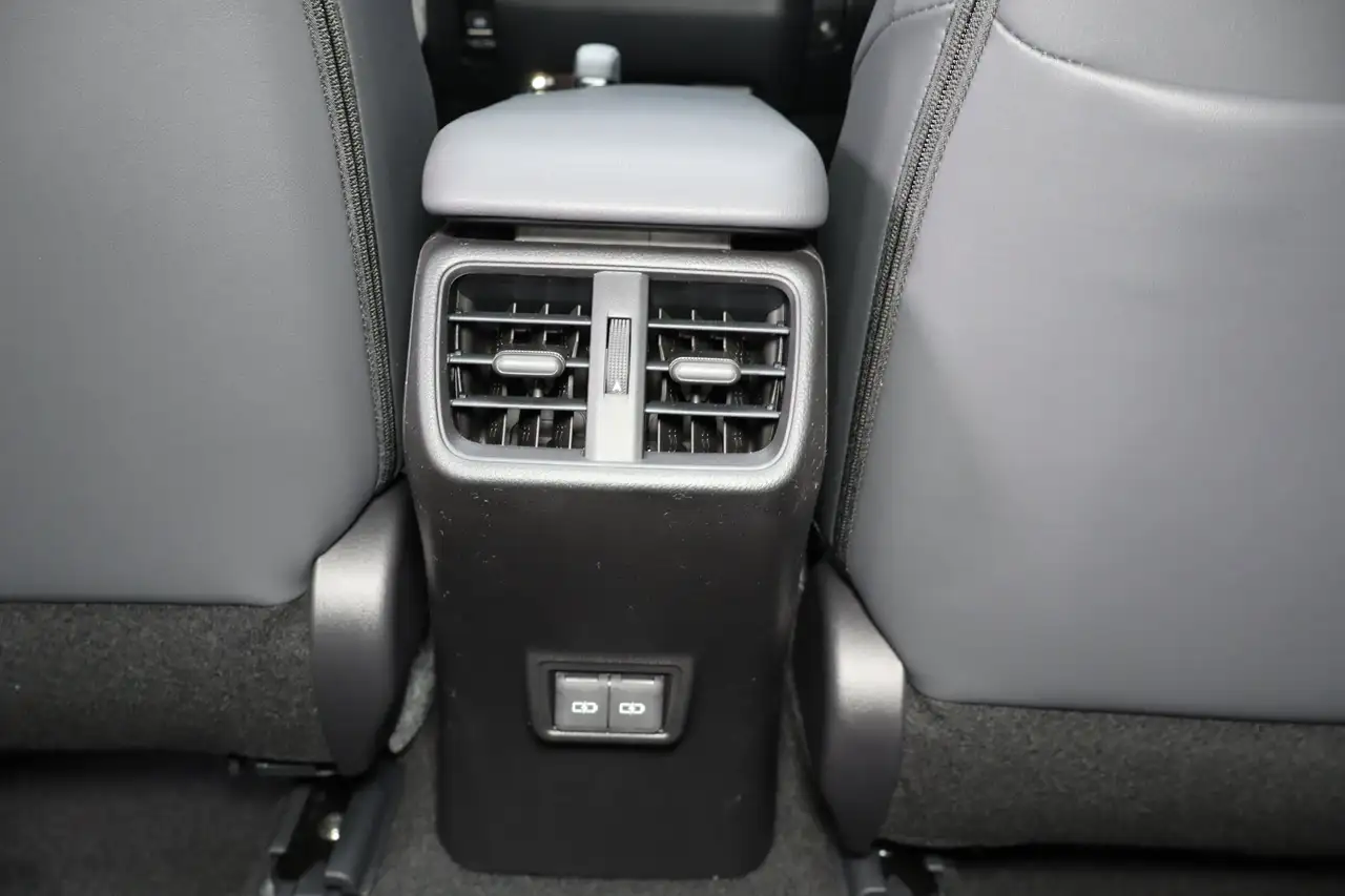 Lexus UX снимка Lexus UX