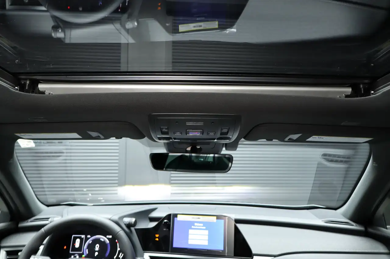 Lexus UX снимка Lexus UX