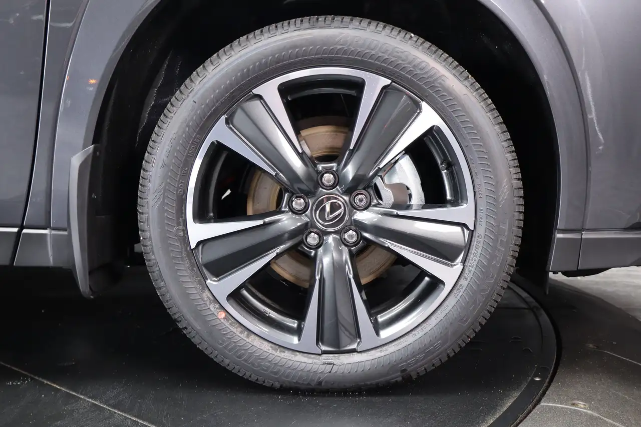 Lexus UX снимка Lexus UX