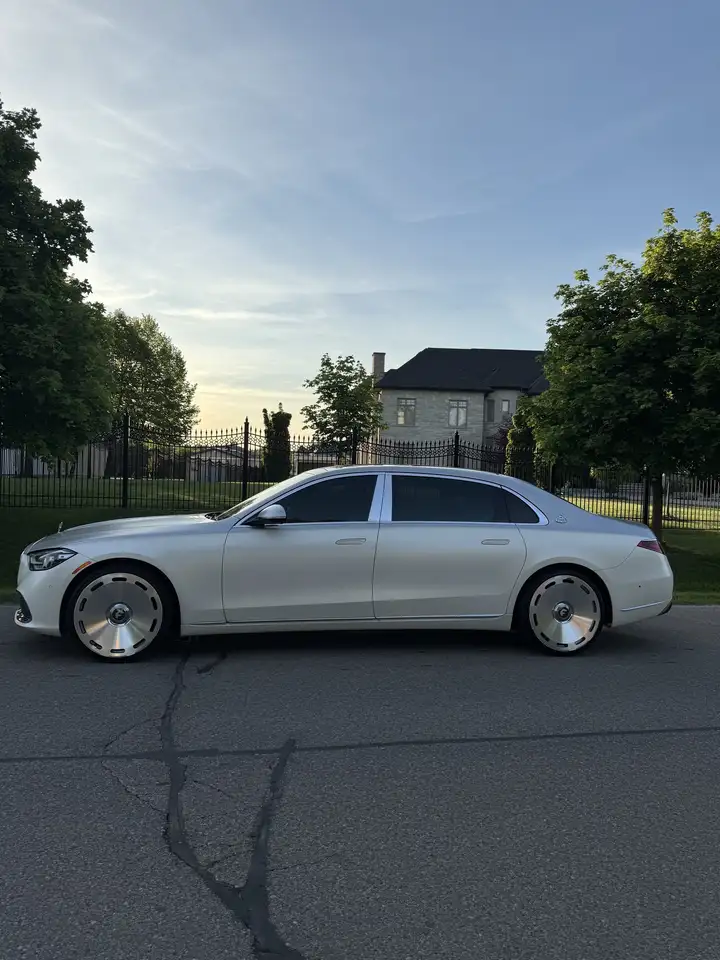 Mercedes-Benz S-Class снимка Mercedes-Benz S-Class