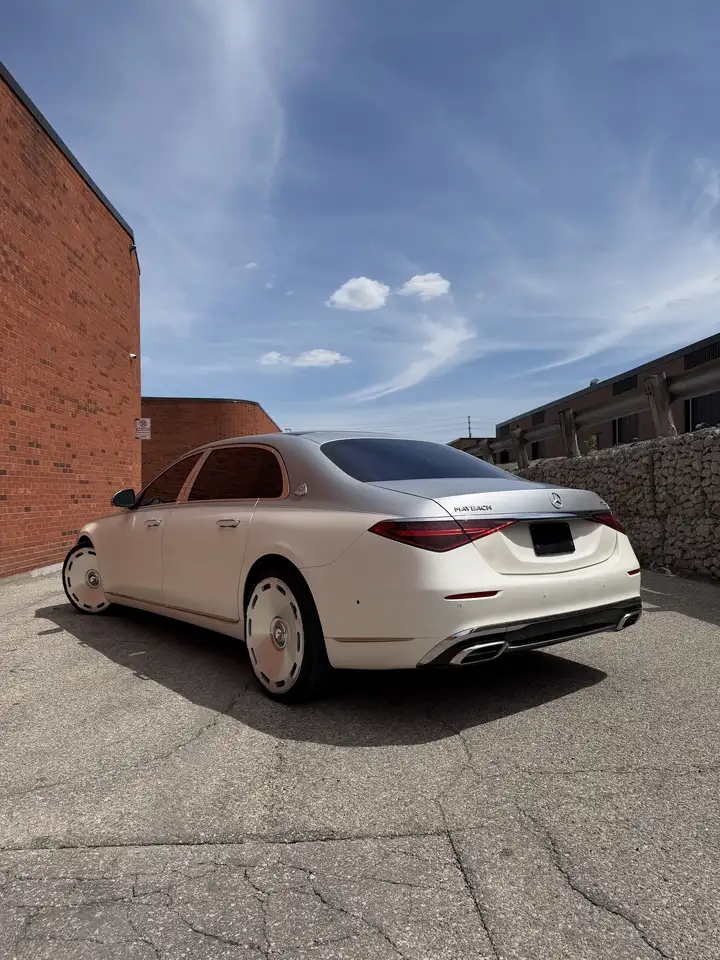 Mercedes-Benz S-Class снимка Mercedes-Benz S-Class