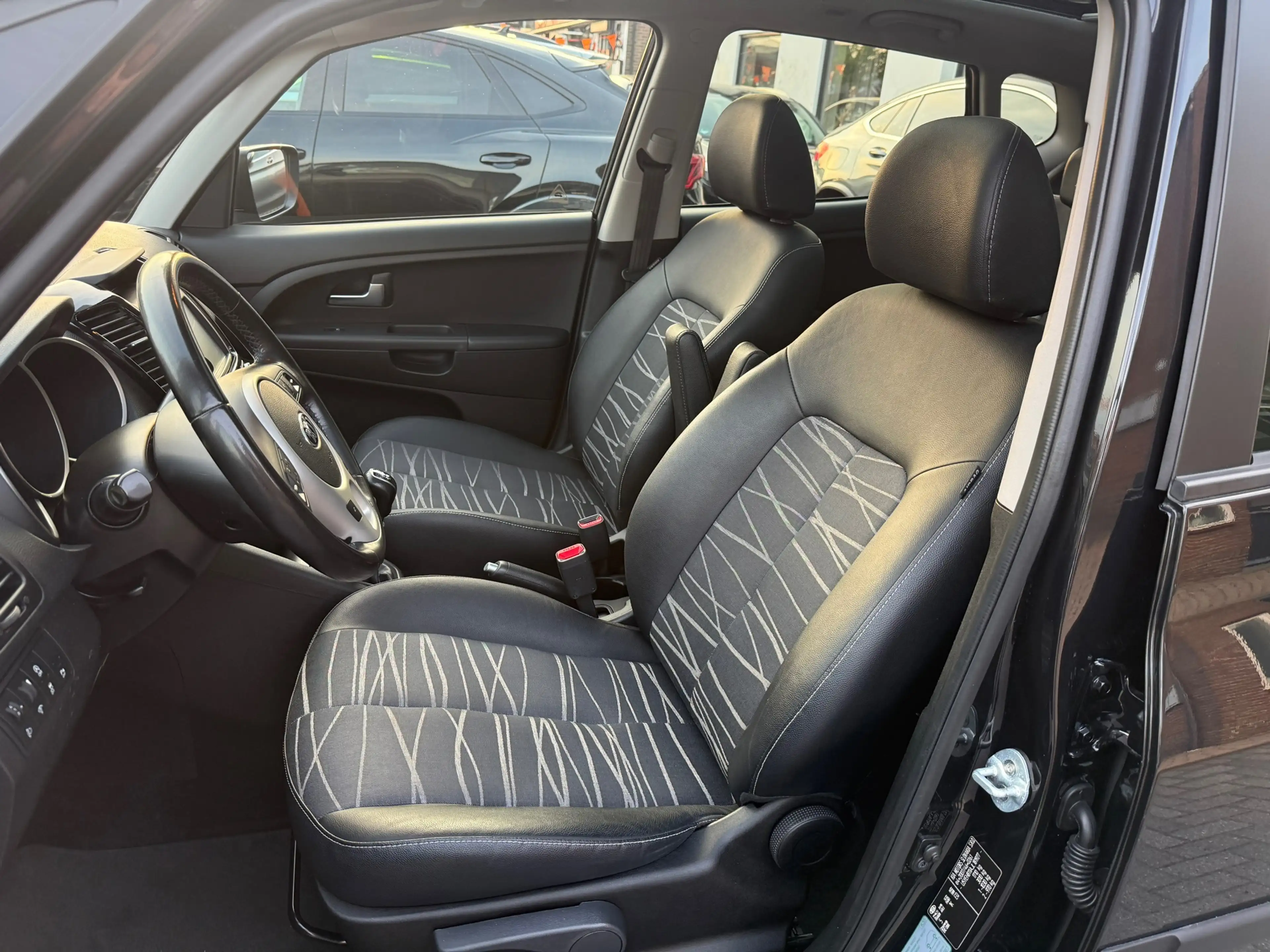 Kia Venga 1.4 CVVT Edition, Schuif/kanteldak, Achteruitrijca — photo 13