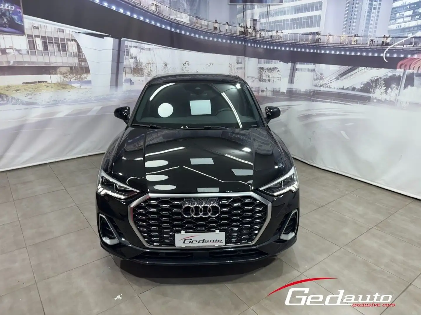 Audi Q3 SPB 35 TDI S tronic S line edition MATRIX LED NAVI Zwart - 2