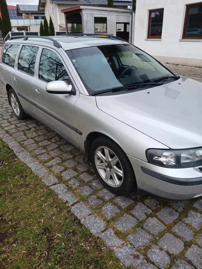 Volvo V70 2.4T Aut. durchgeschraubt,top Zustand Silber - 2