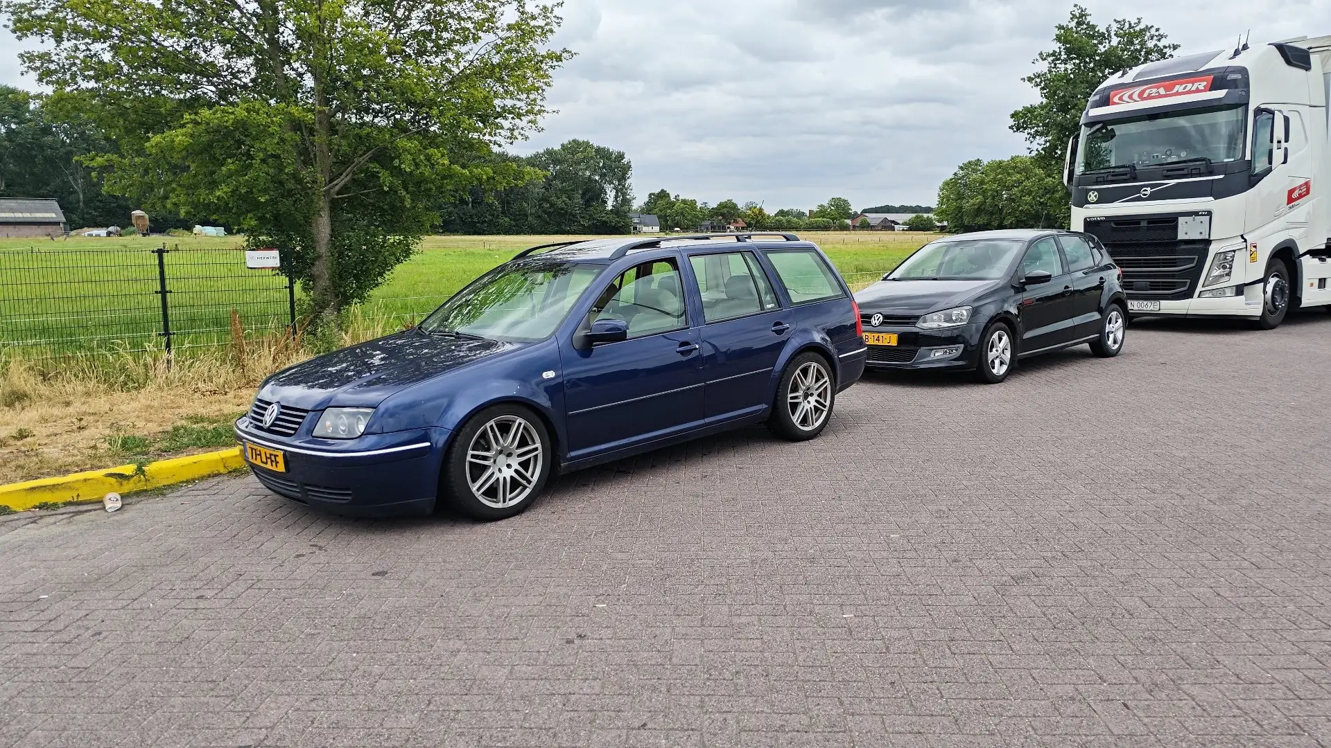 Volkswagen Bora Variant 2.3 V5 Highline - 1