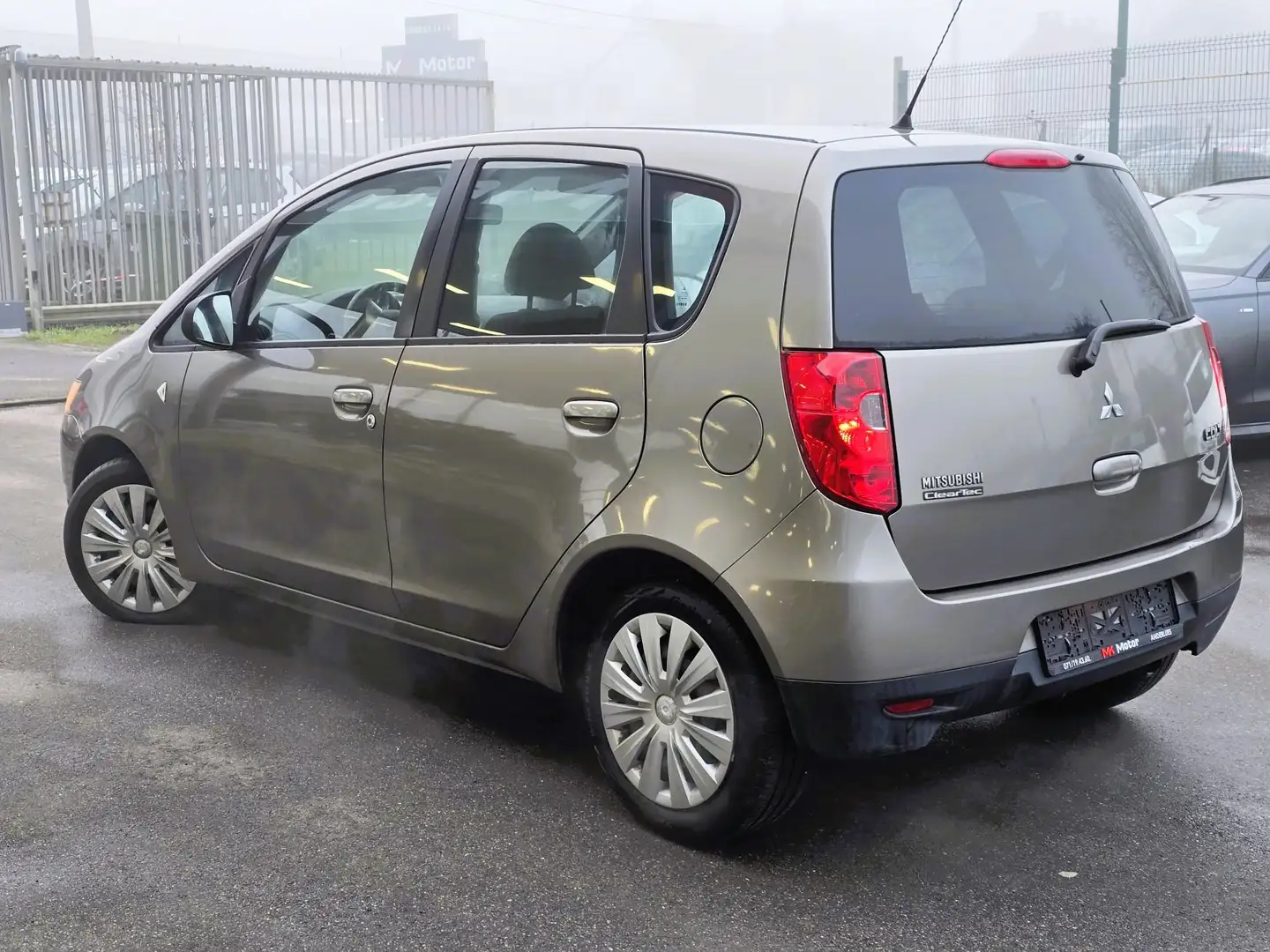 Mitsubishi Colt 🟢1.1 ESSENCE 75CV - AIRCO Brun - 2
