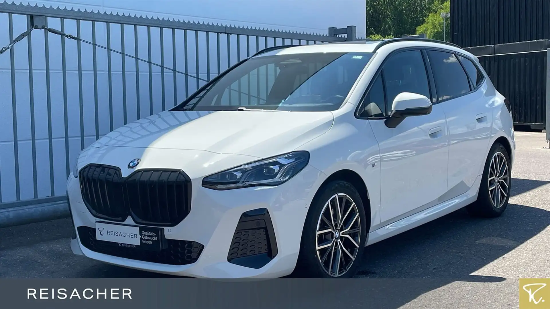 BMW 220 223i xDrive Active Tourer M-Sport,Pano,AHK,DA+ Wit - 1
