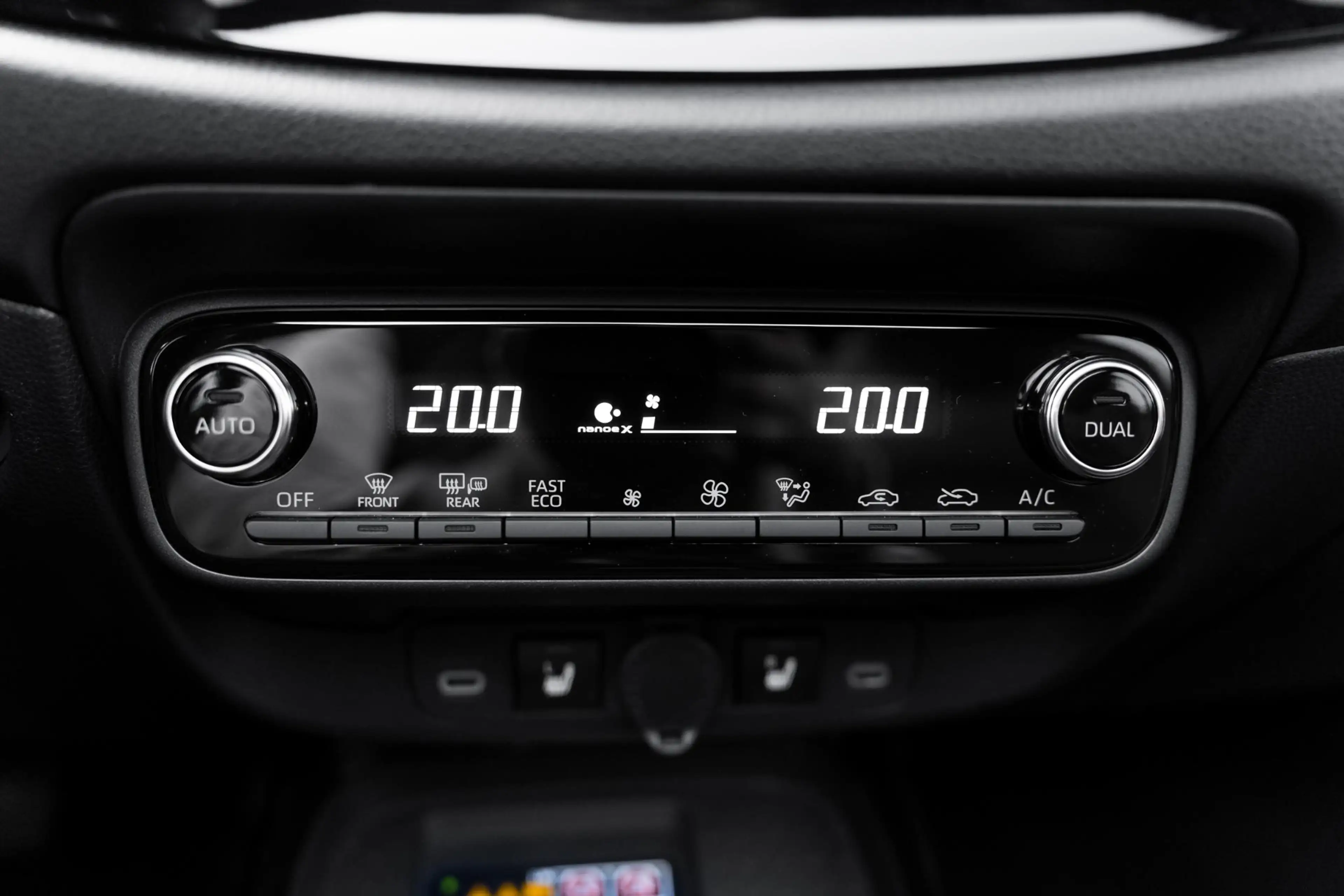 Toyota Aygo X Hybrid 115 envy — photo 25