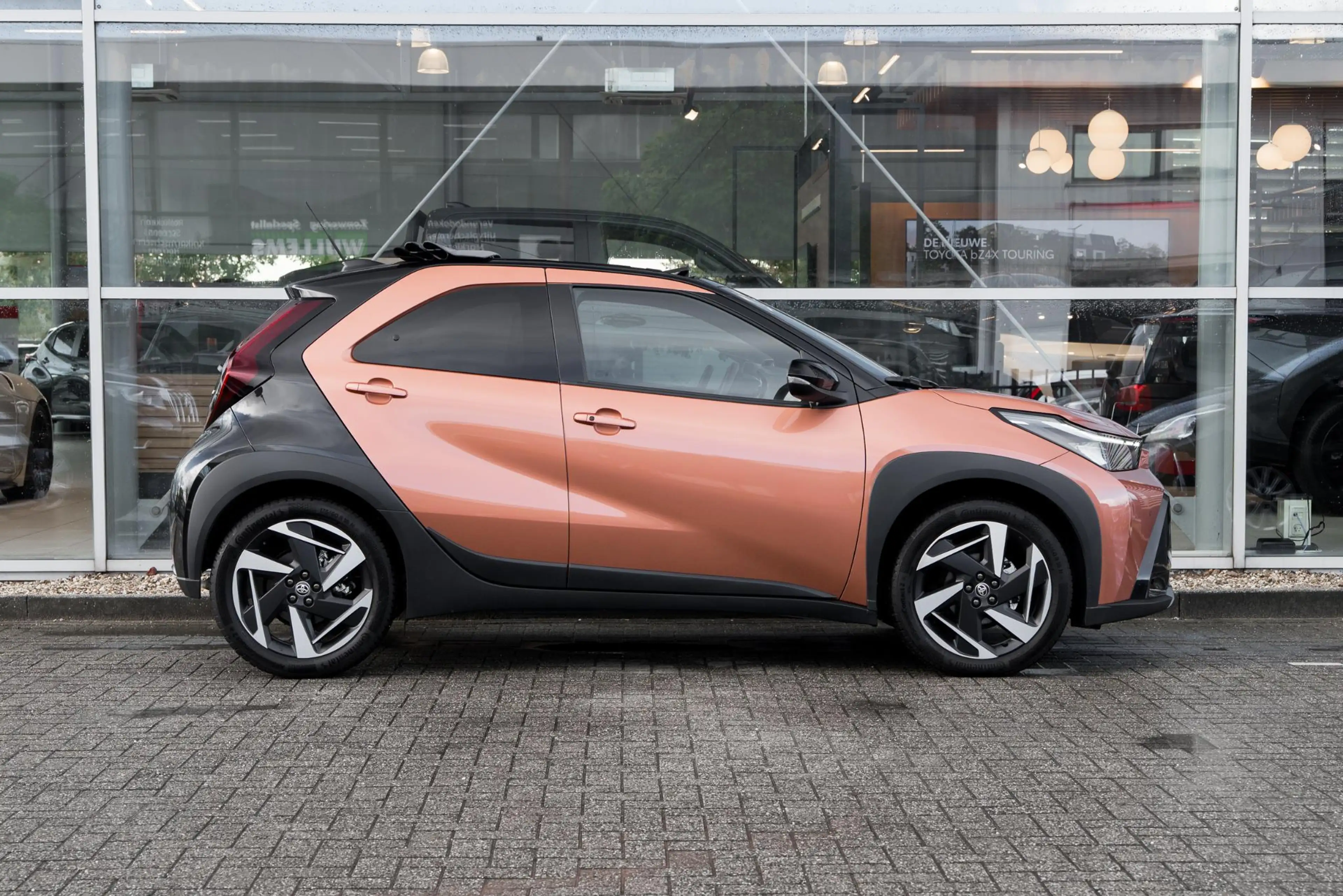 Toyota Aygo X Hybrid 115 envy — photo 3
