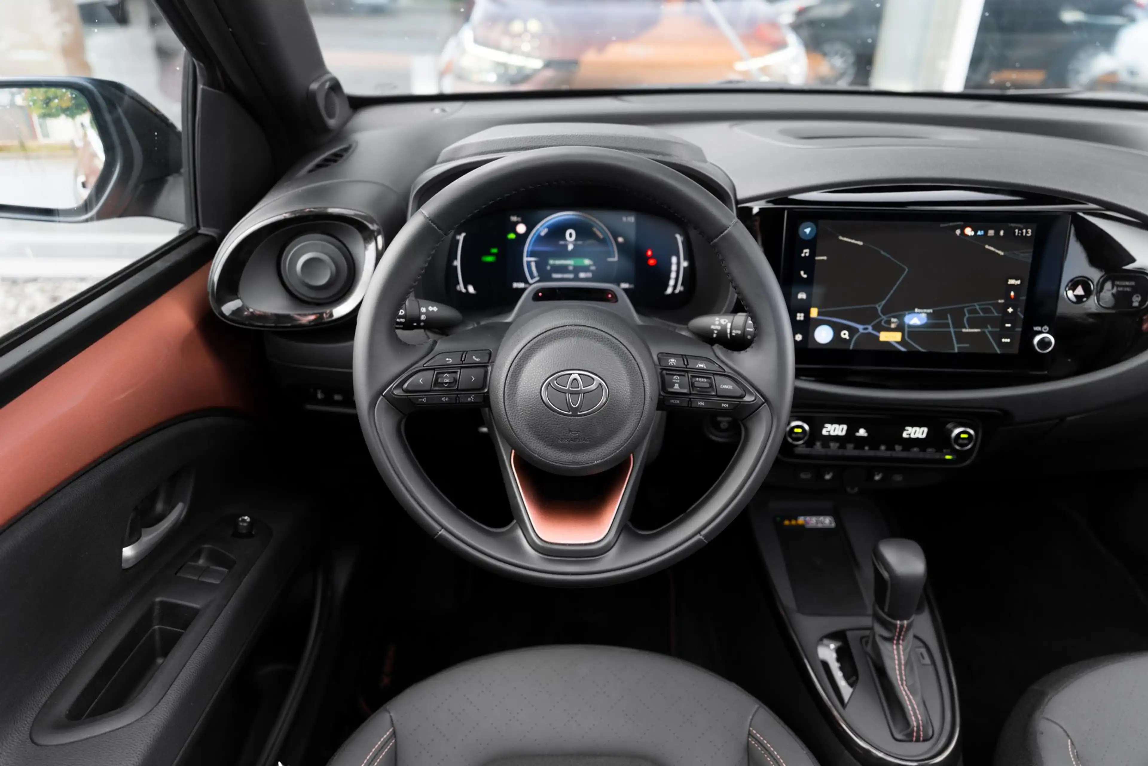Toyota Aygo X Hybrid 115 envy — photo 5