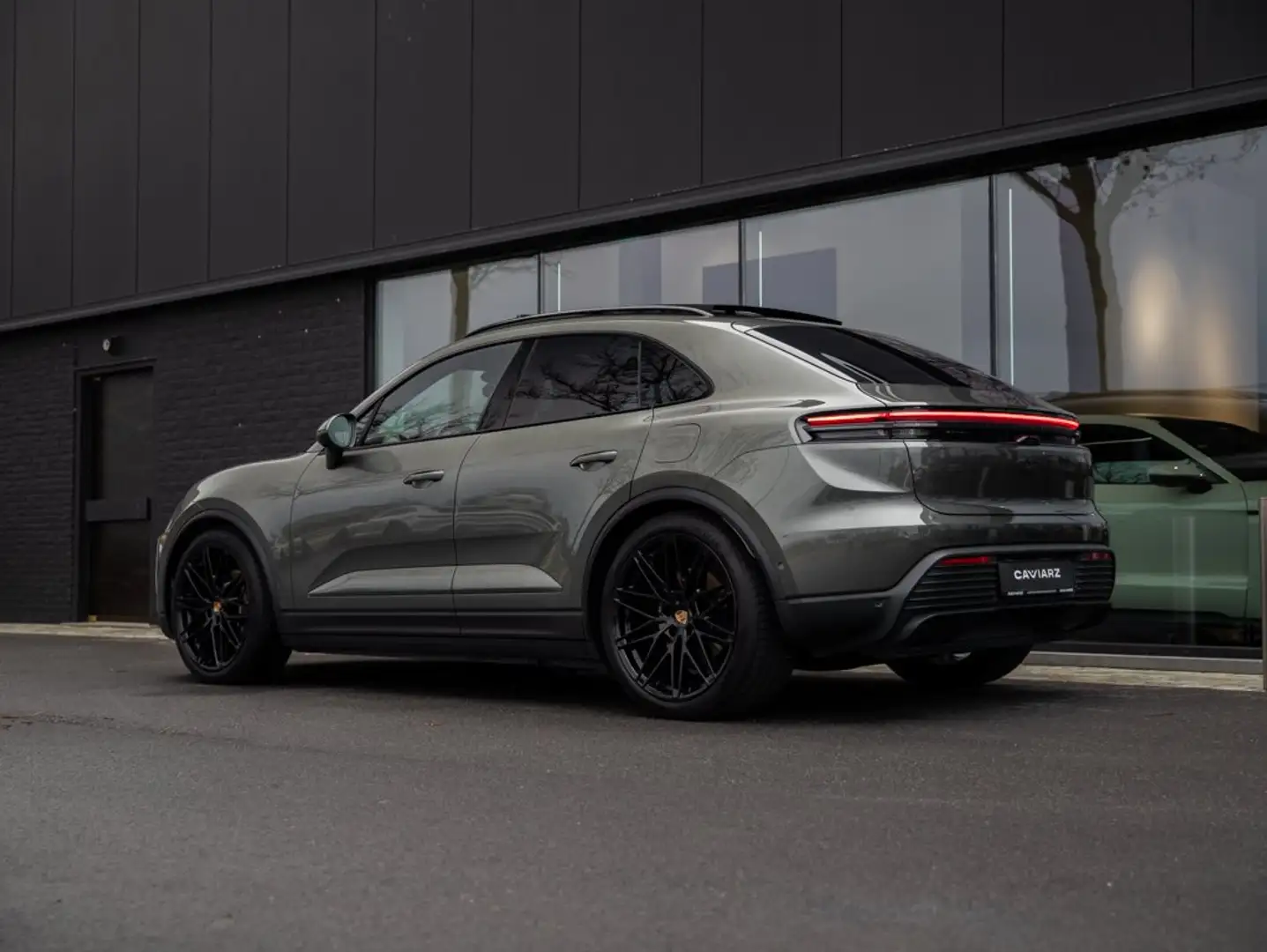 Porsche Macan 4 EV 100KW/22"RS/AIR/CHRO/PANO/HUD/ACC/DISPL/BOSE Grey - 2