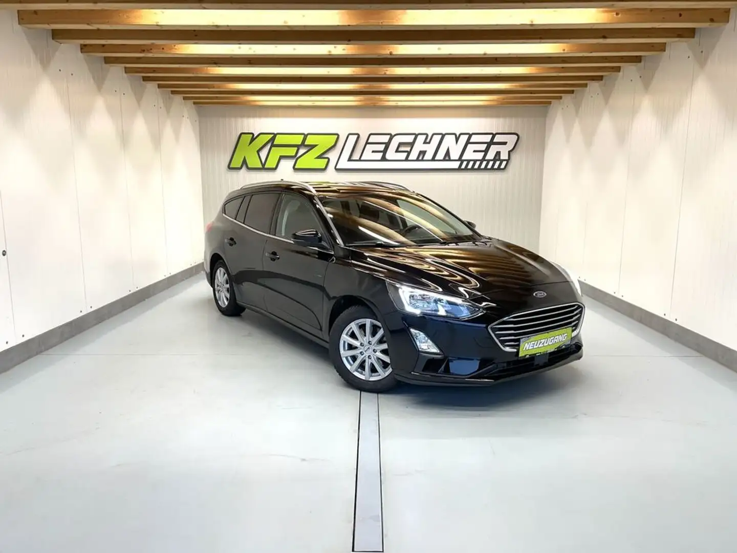 Ford Focus Turnier 1,5 EcoBl. ''NAVI*SITZH*CARPLAY*TEMP'' Black - 1