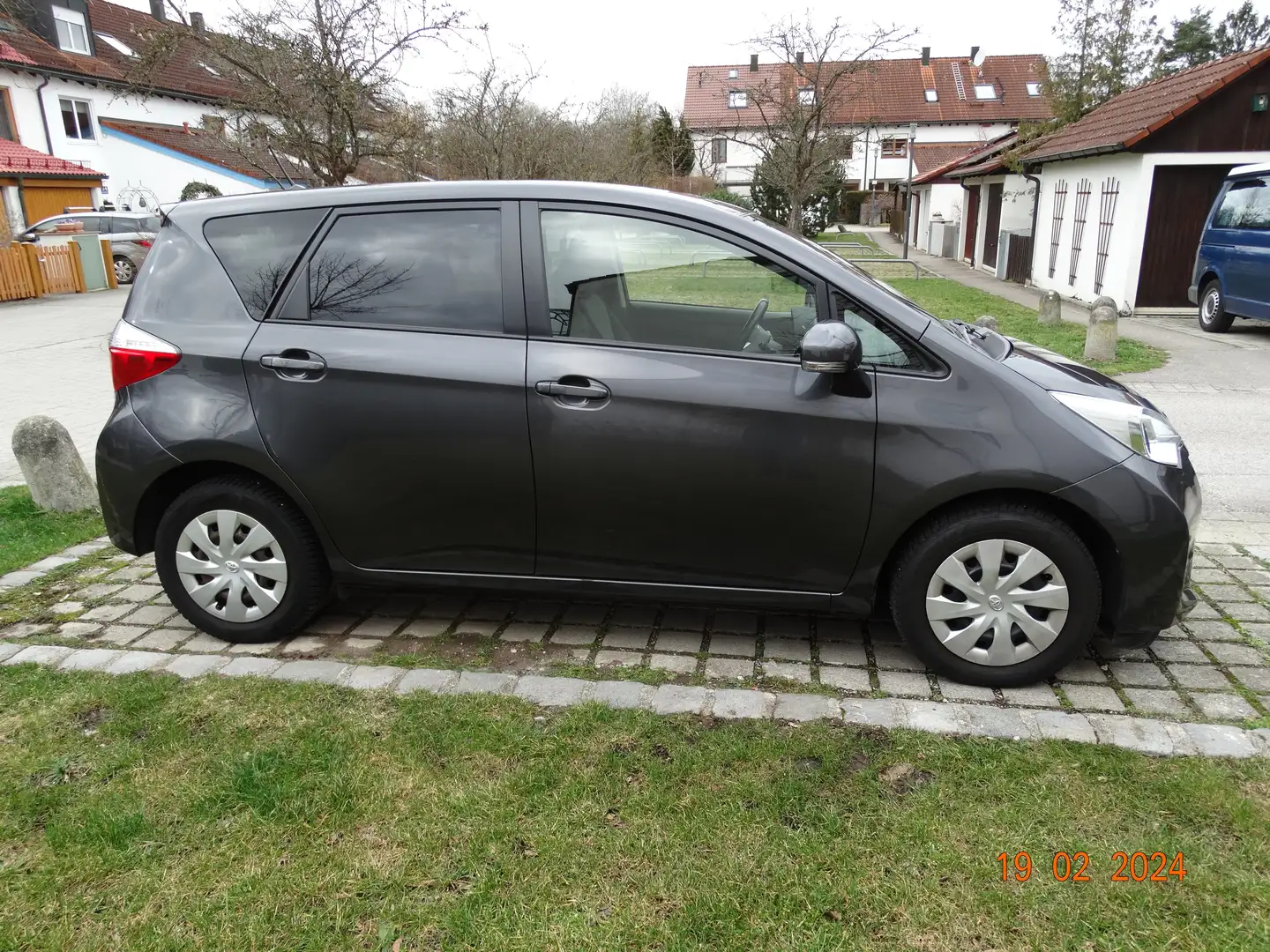 Toyota Verso-S Verso S 1.4 D-4D Life Grey - 1