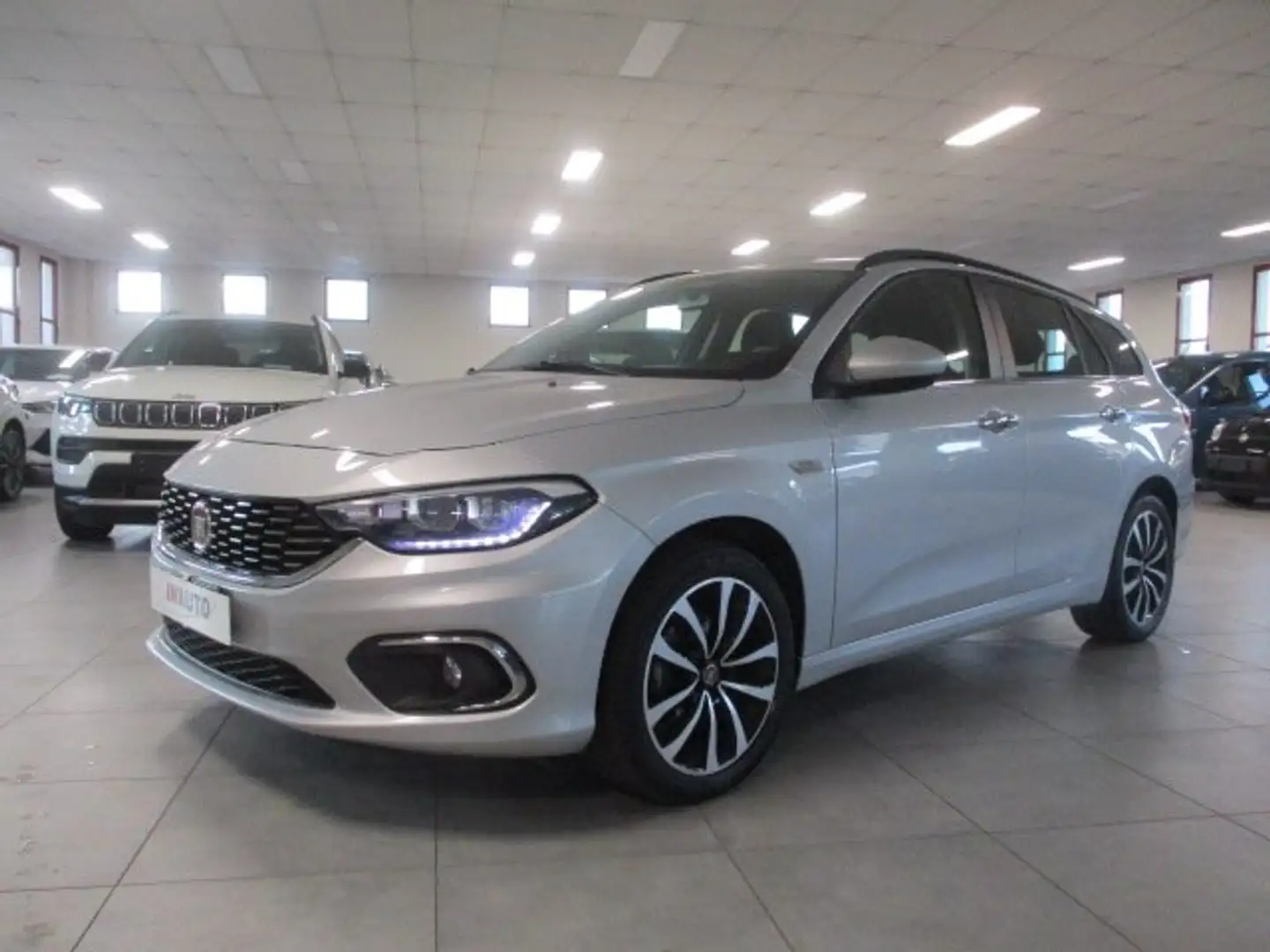 Fiat Tipo SW 1.6 mjt Lounge 120CV Silber - 1