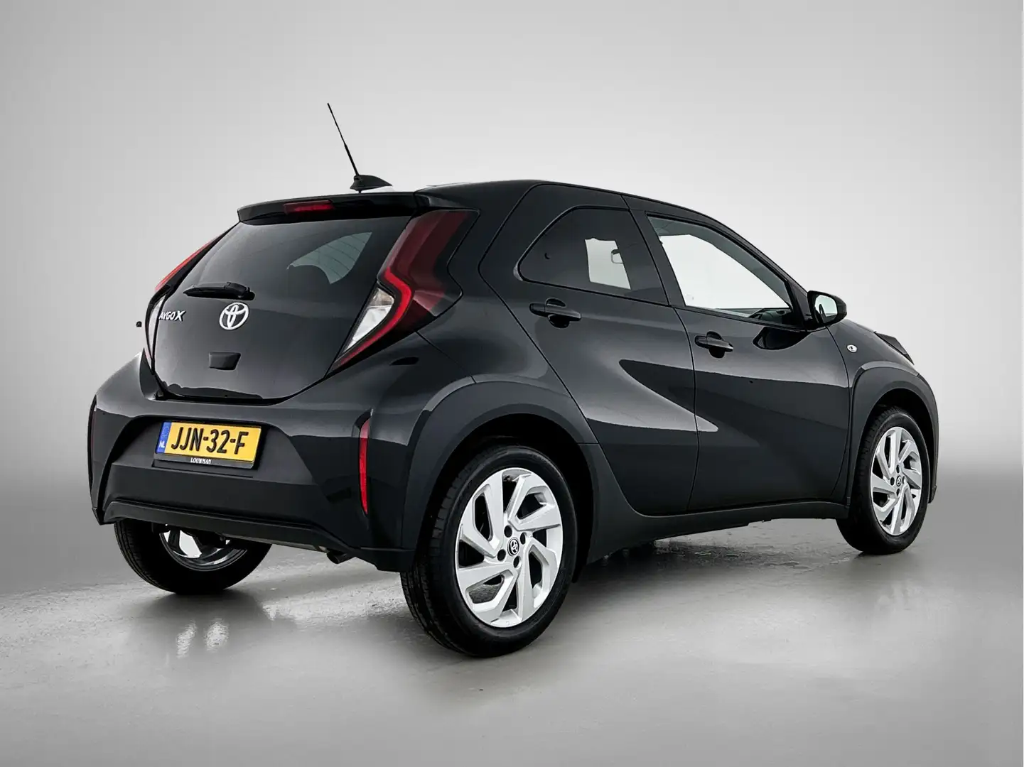 Toyota Aygo X 1.0 VVT-i Pulse Automaat | Stoelverwarming | Licht Schwarz - 2