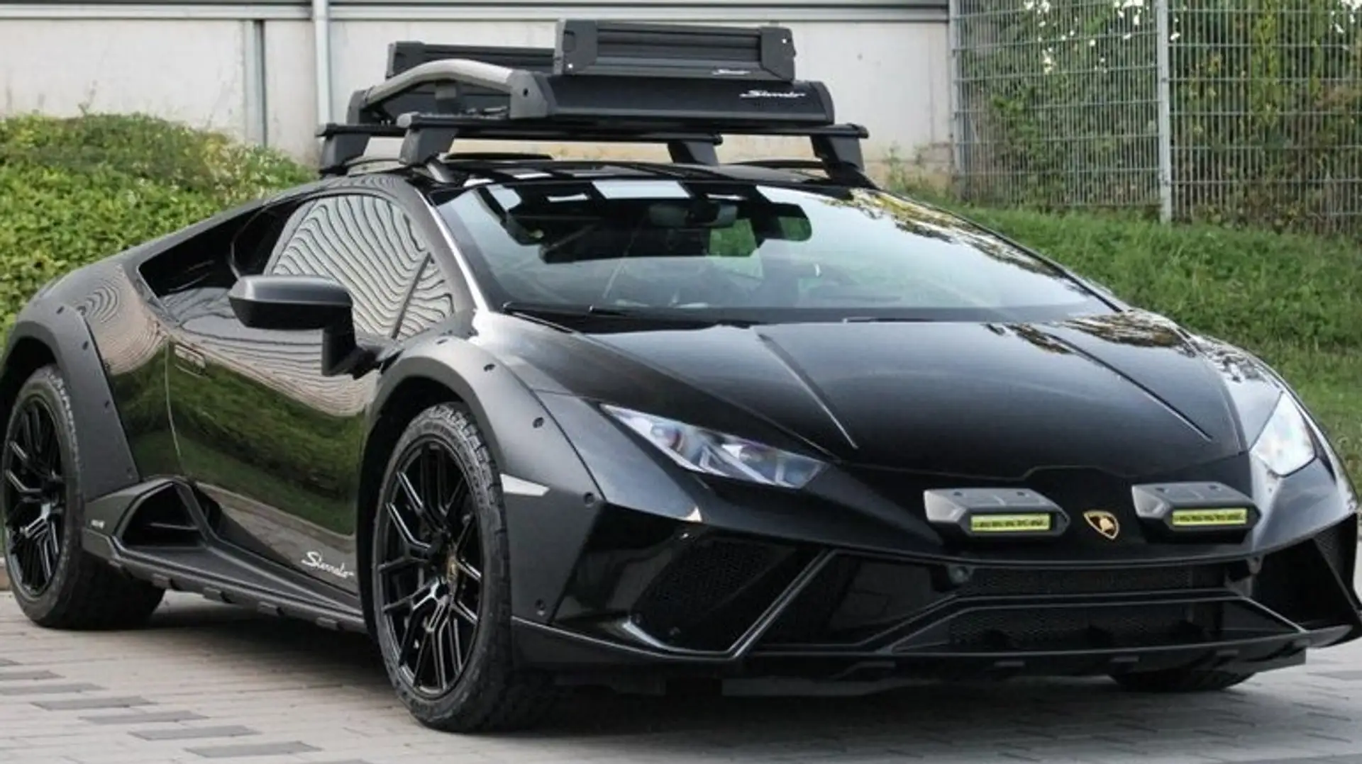 Lamborghini Huracán Sterrato Negru - 2