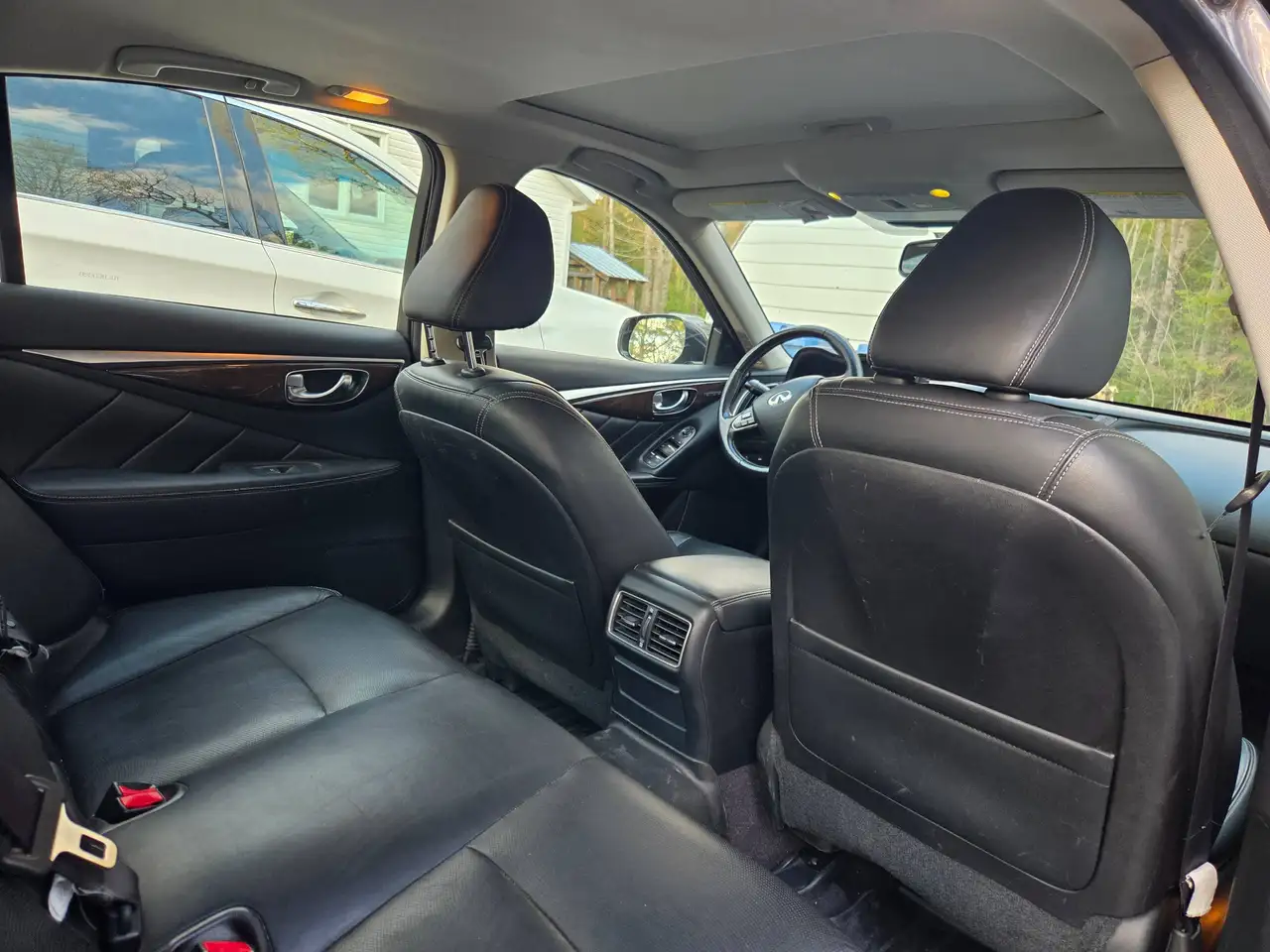 Infiniti Q50 снимка Infiniti Q50