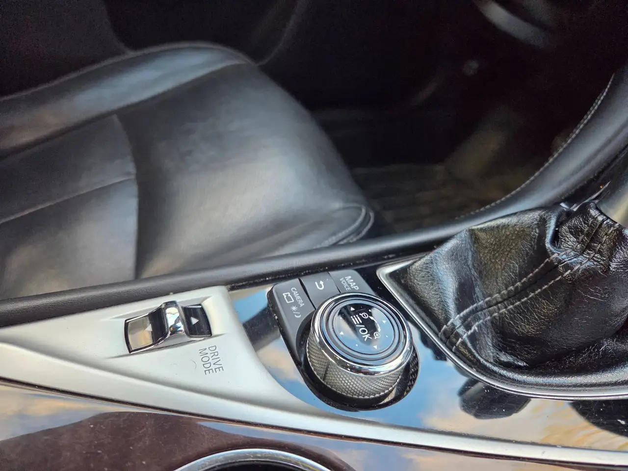 Infiniti Q50 снимка Infiniti Q50