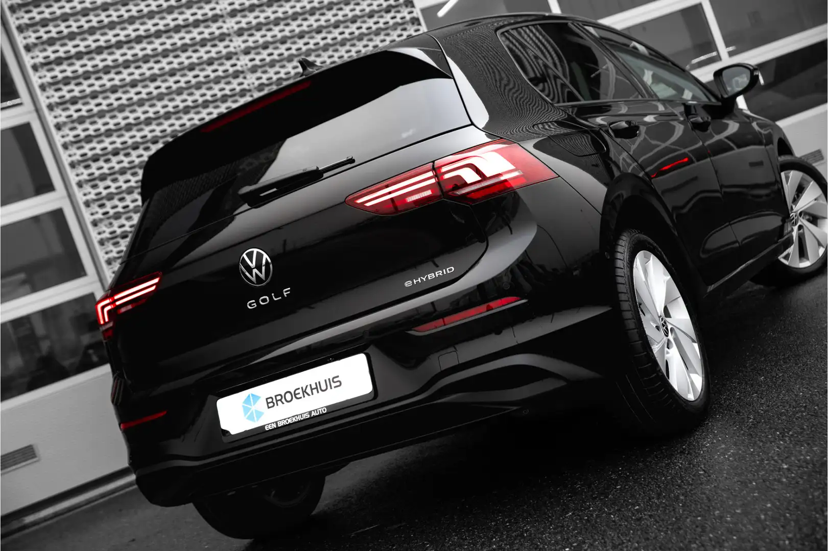 Volkswagen Golf 1.5 TSI PHEV eHybrid Life Edition | Navigatie | Ca Zwart - 2