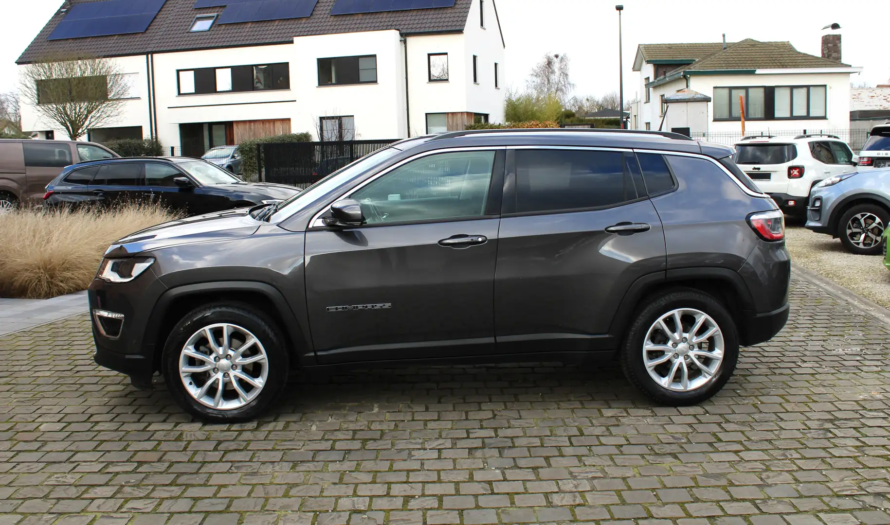 Jeep Compass 1.3 Turbo 4x2 Limited Automaat Grijs - 1