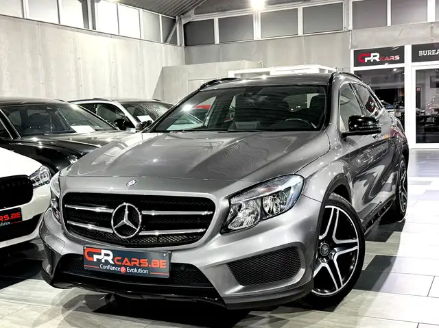 Mercedes-Benz GLA 180 Pack Amg Pack Night 1e Main Etat Neuf Full Hist.