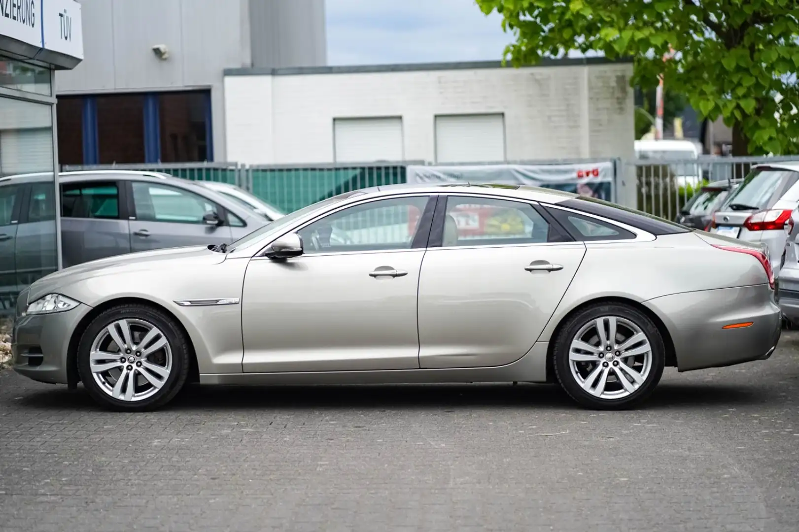 Jaguar XJ Premium Luxury KeylessGo Kamera VirtualCockp. Oro - 2