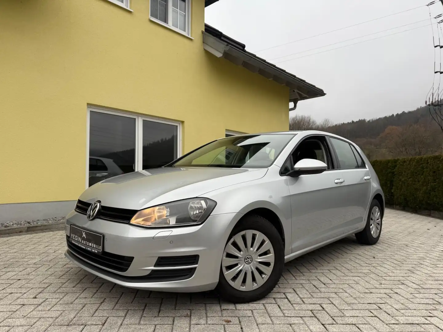 Volkswagen Golf VII Lim. Trendline BMT Sitzheizung-Klima Silber - 2