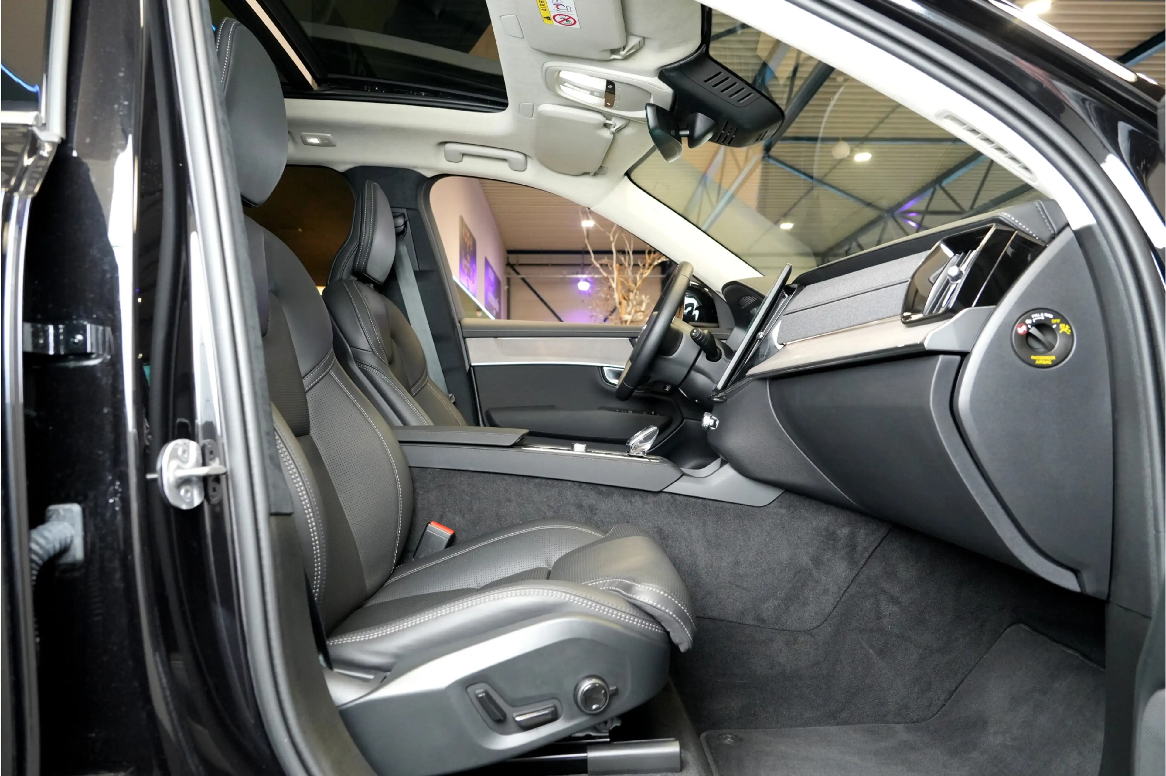Volvo XC90 2.0 T8 AWD 335kW/456pk Aut8 Recharge Ultra Bright — photo 4