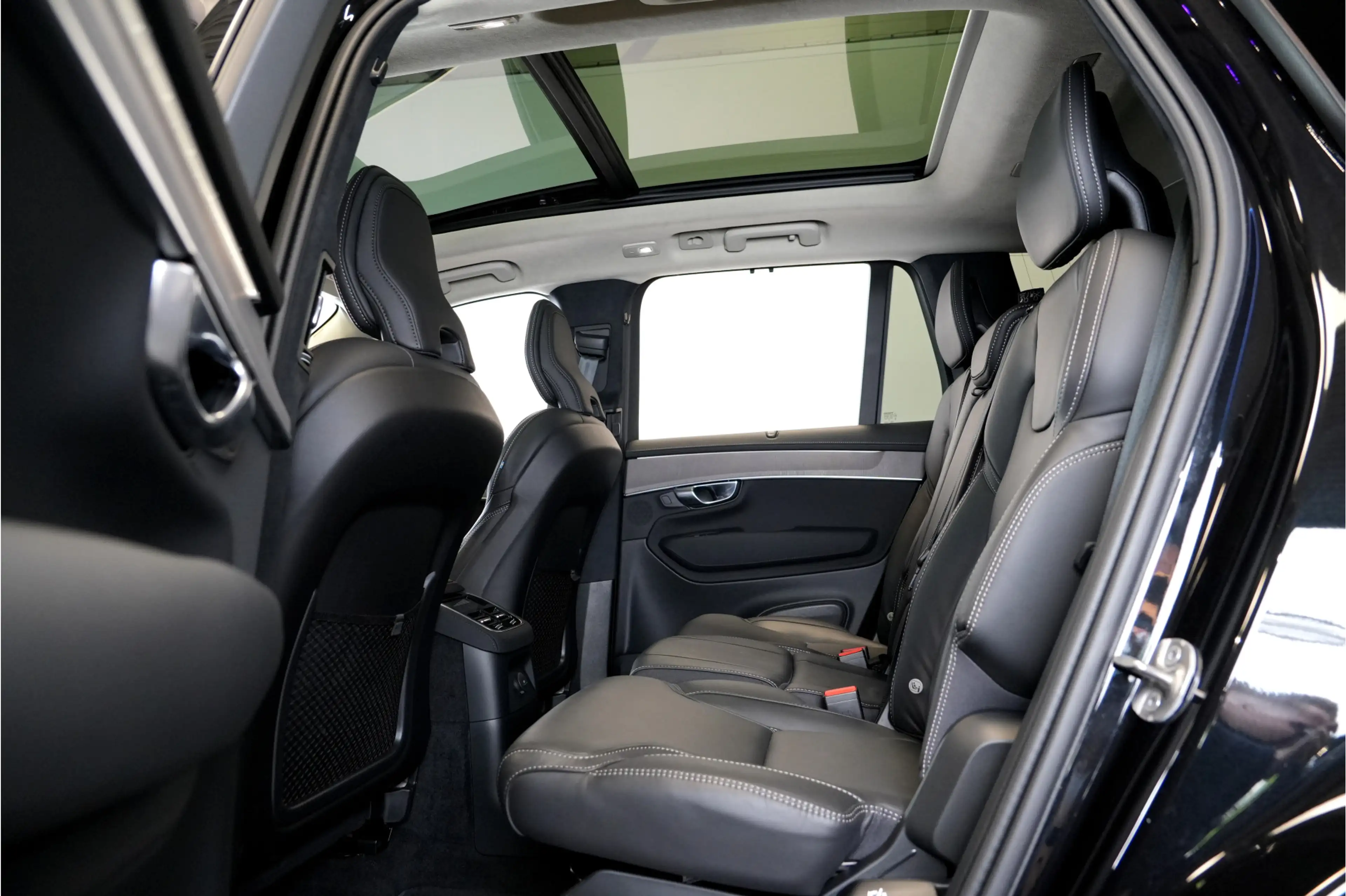 Volvo XC90 2.0 T8 AWD 335kW/456pk Aut8 Recharge Ultra Bright — photo 8