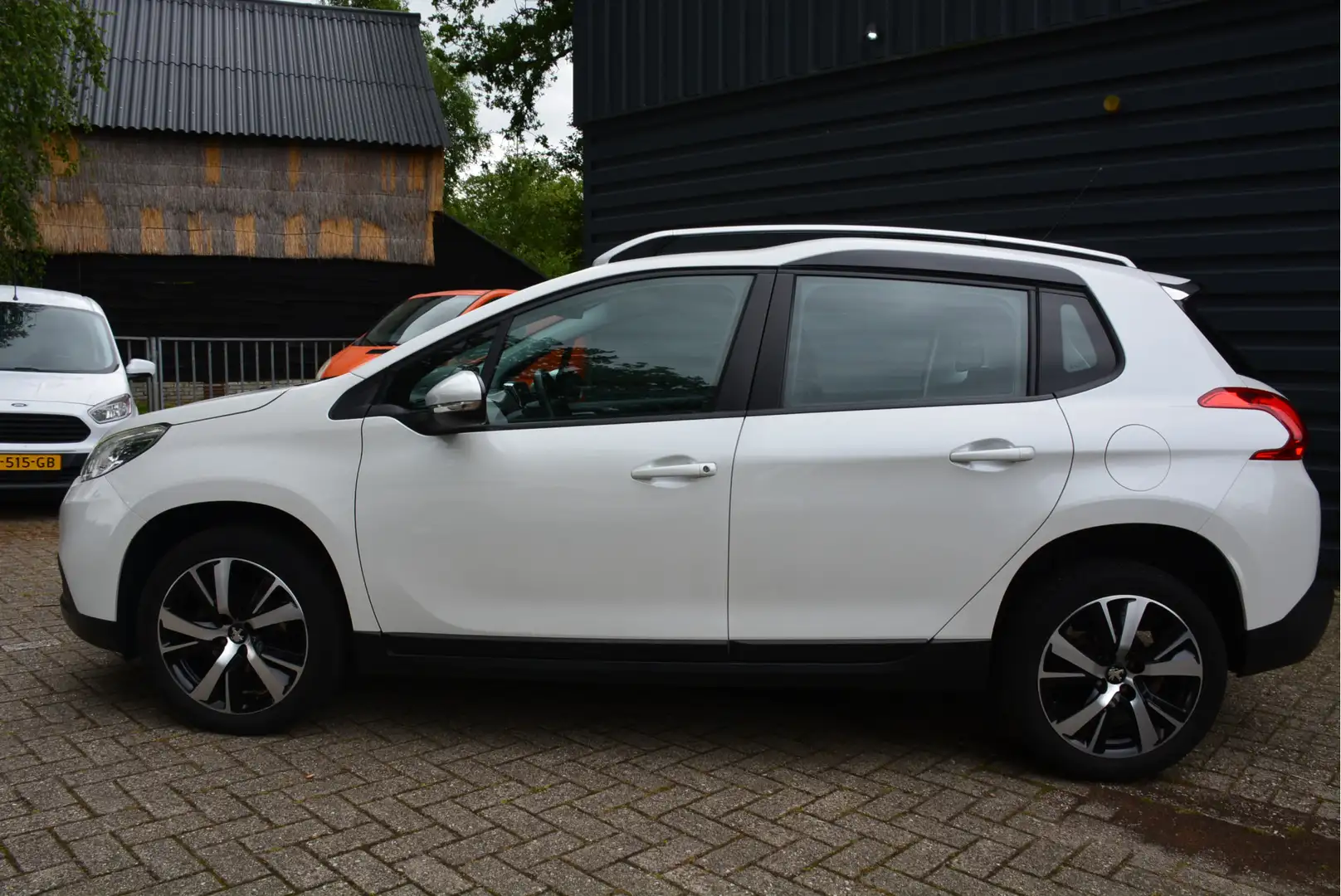 Peugeot 2008 1.2 PureTech Style Airco Clima Navi Trekhaak Wit - 2