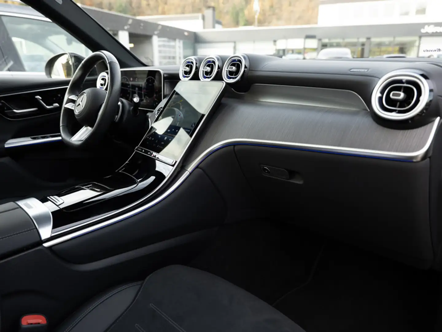 Mercedes-Benz GLC 300 d 4M AMG-Sport/Pano/AHK/Night/Distr/20' Grau - 2