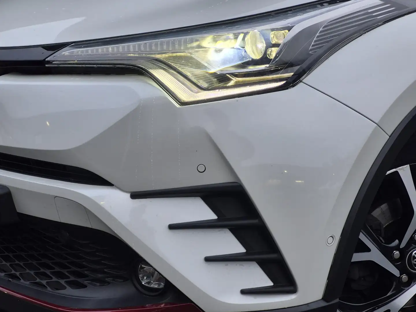 Toyota C-HR 1.2 Bi-Tone Plus Wit - 2