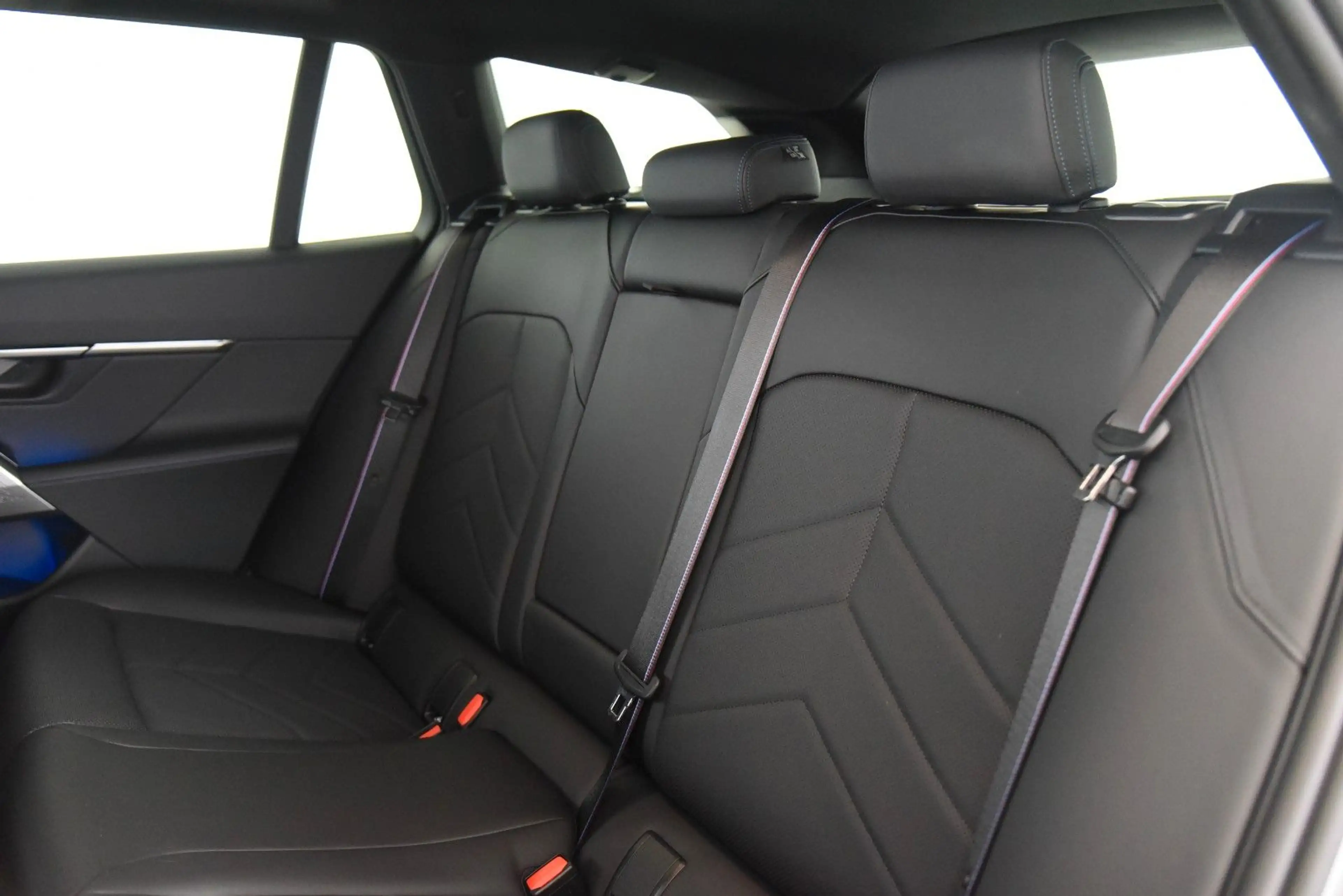 BMW 540 d xDrive Touring M Sport Pro StandHzg LED AHK — photo 6