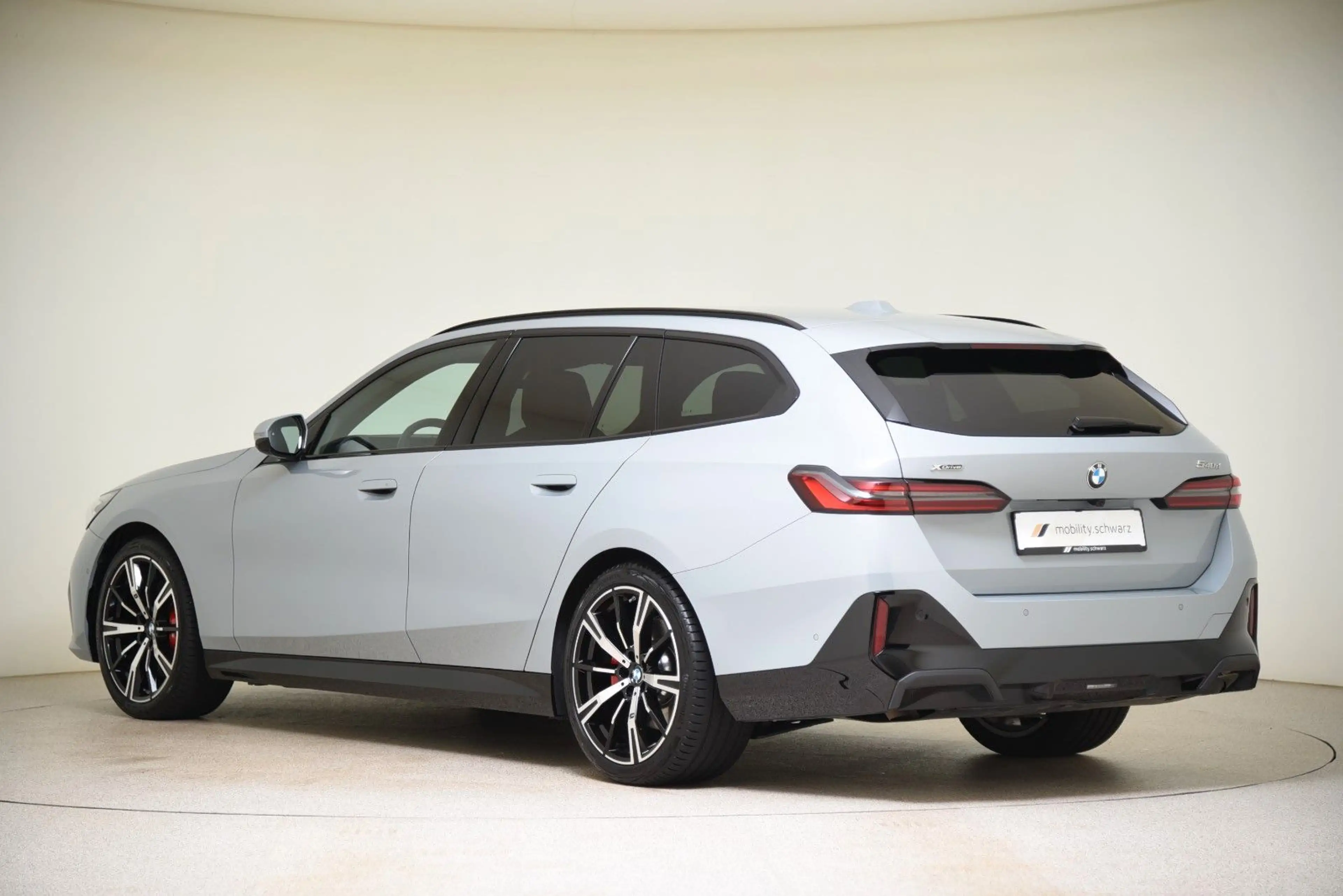 BMW 540 d xDrive Touring M Sport Pro StandHzg LED AHK — photo 2
